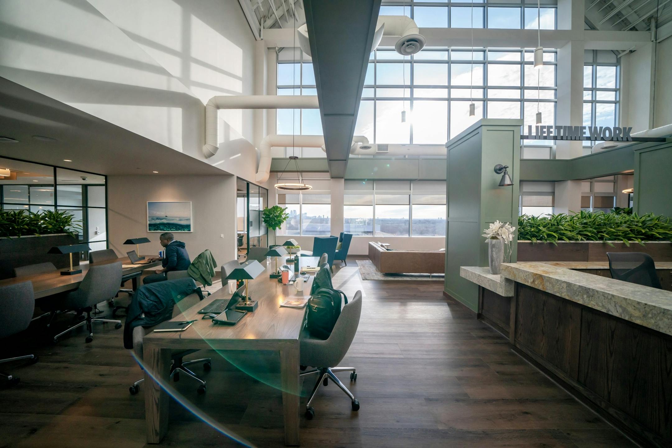 Lobby and service desk.