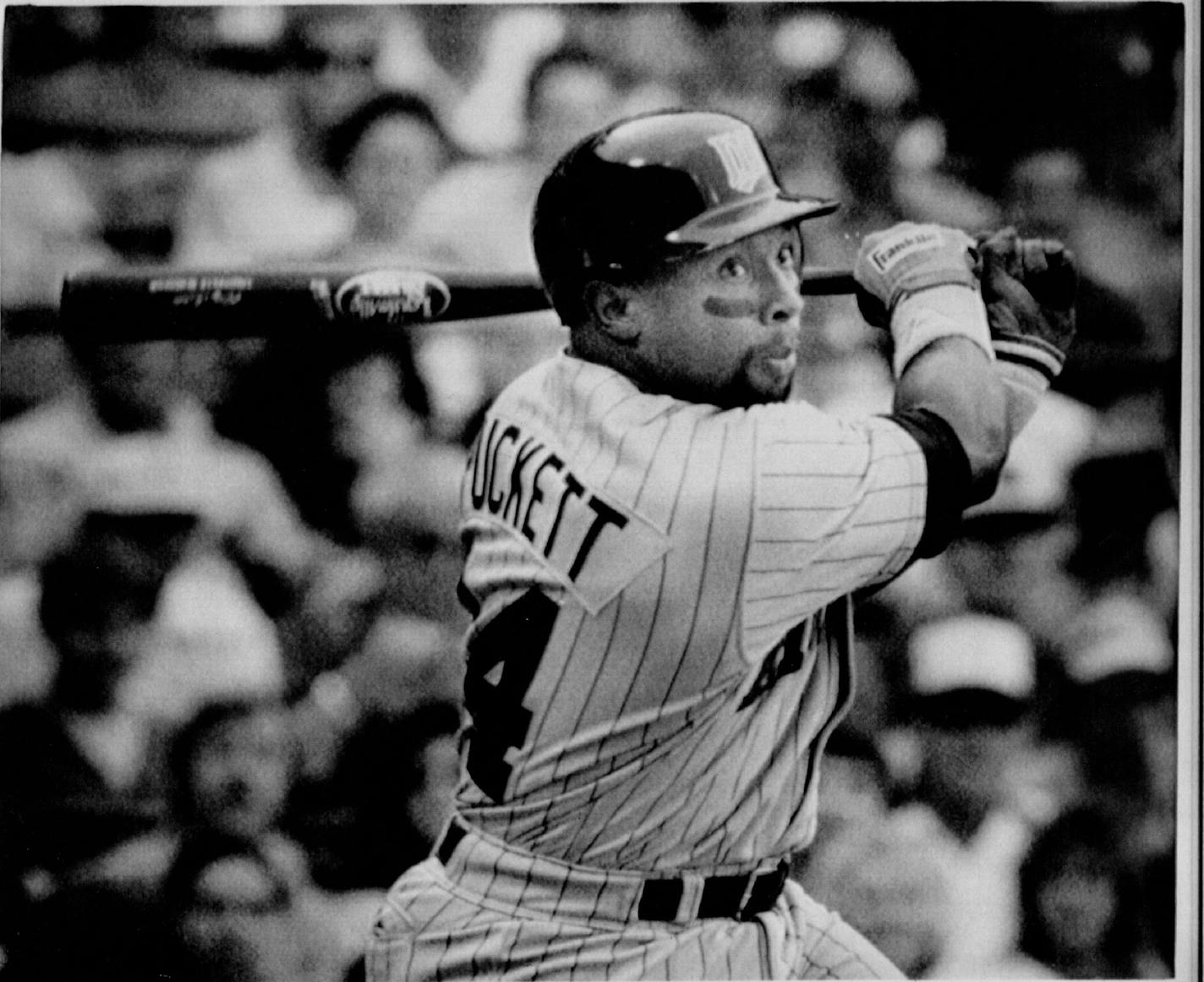 Kirby Puckett takes a swing against Milwaukee's Juan Nieves during action at Milwaukee County Stadium.