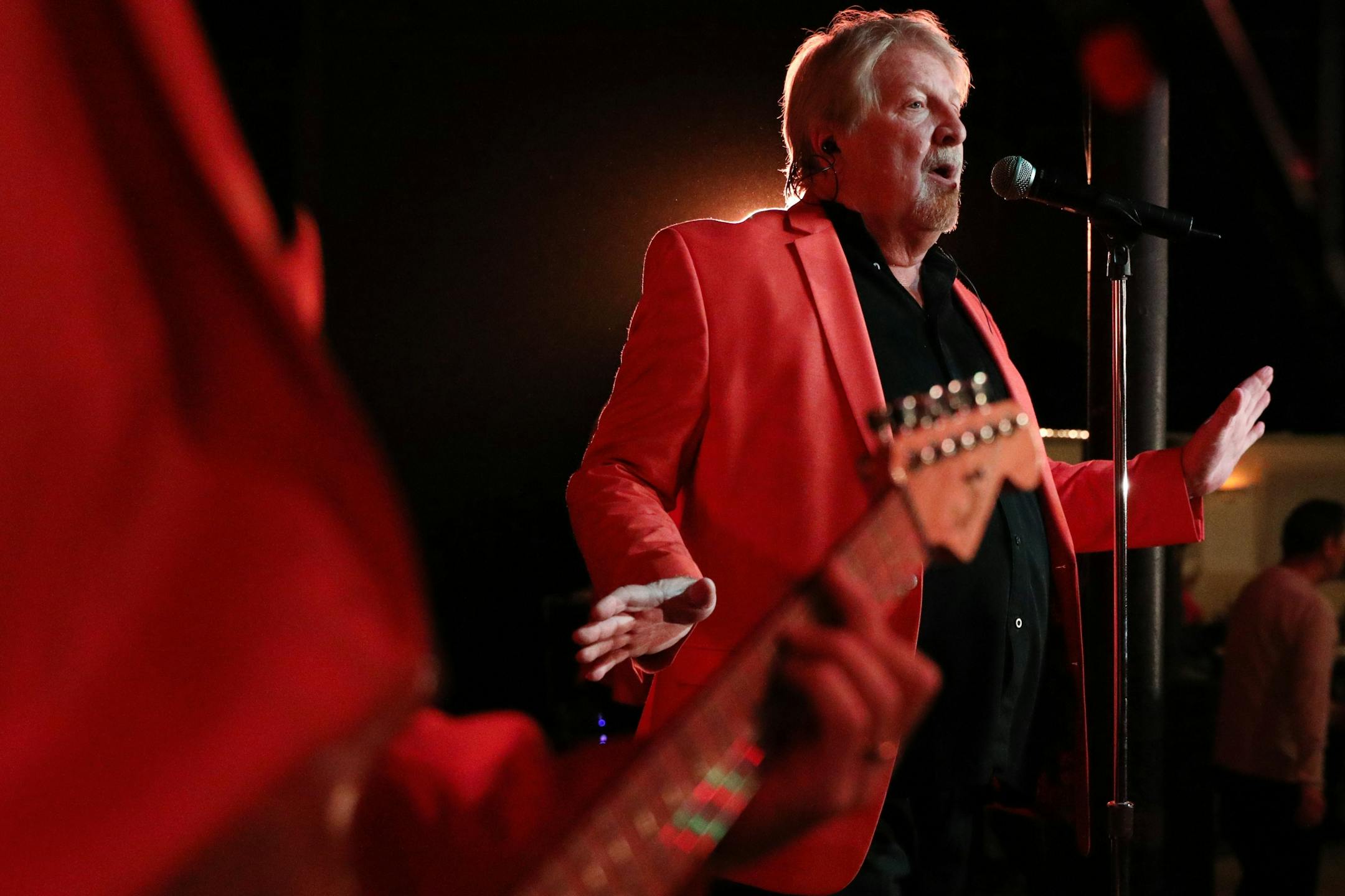 Steve Ghizoni of the Rockin' Hollywoods sang.