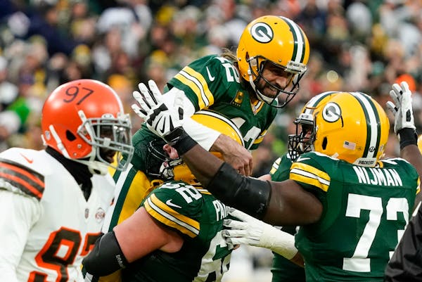 Aaron Rodgers and the Packers beat Cleveland on Saturday to finish 4-0 against the AFC North this season.