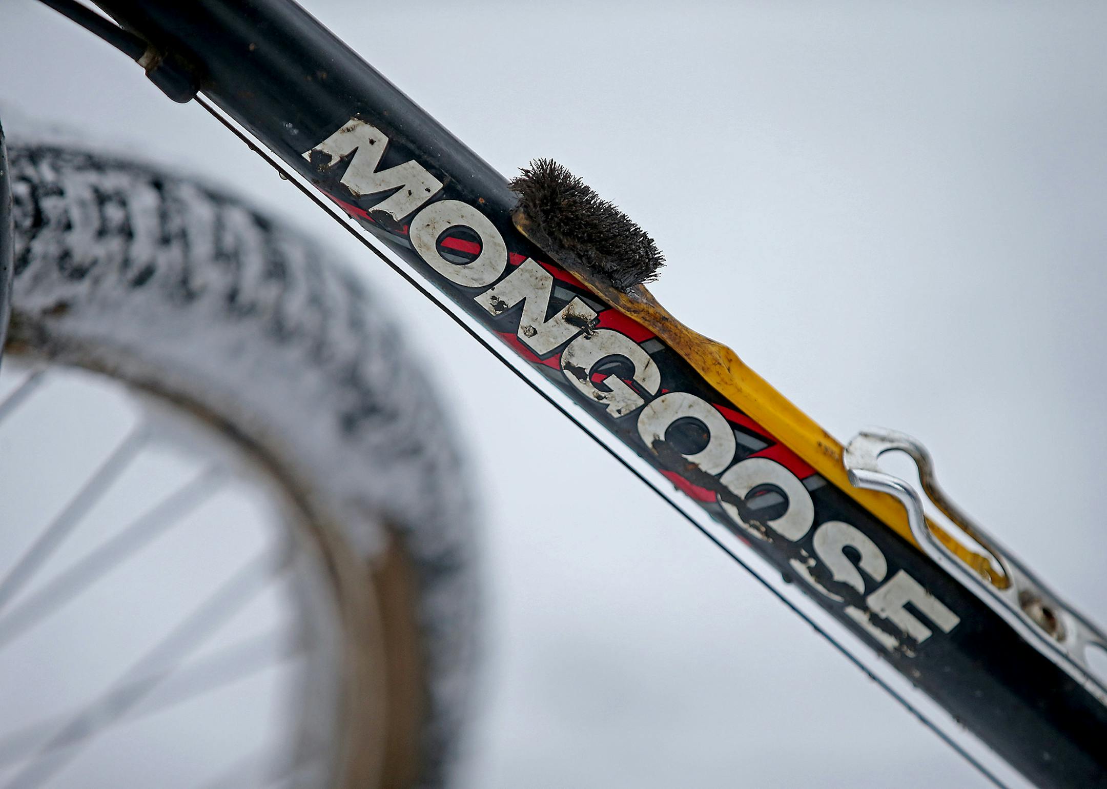 Jim Bertram keeps a toothbrush on his bike to clear the ice from the body and gears at the Beaver Island bike trail, Thursday, January 15, 2015 in St. Cloud, MN. Bertram has been commuting by bicycle year-round for 30 years. ] (ELIZABETH FLORES/STAR TRIBUNE) ELIZABETH FLORES &#x2022; eflores@startribune.com