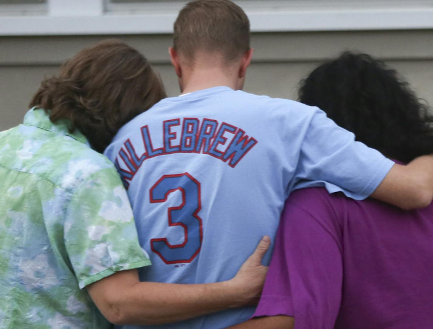 A family members of Ron Edberg consoled his son Dusty in front of the memorial made for the victims in front of Accent Signage Systems in Minneapolis, Min., Saturday September 29, 2012. Edberg was one of the employees that lost his life Thursday at the hands of Andrew Engeldinger. ] (KYNDELL HARKNESS/STAR TRIBUNE) kyndell.harkness@startribune.com