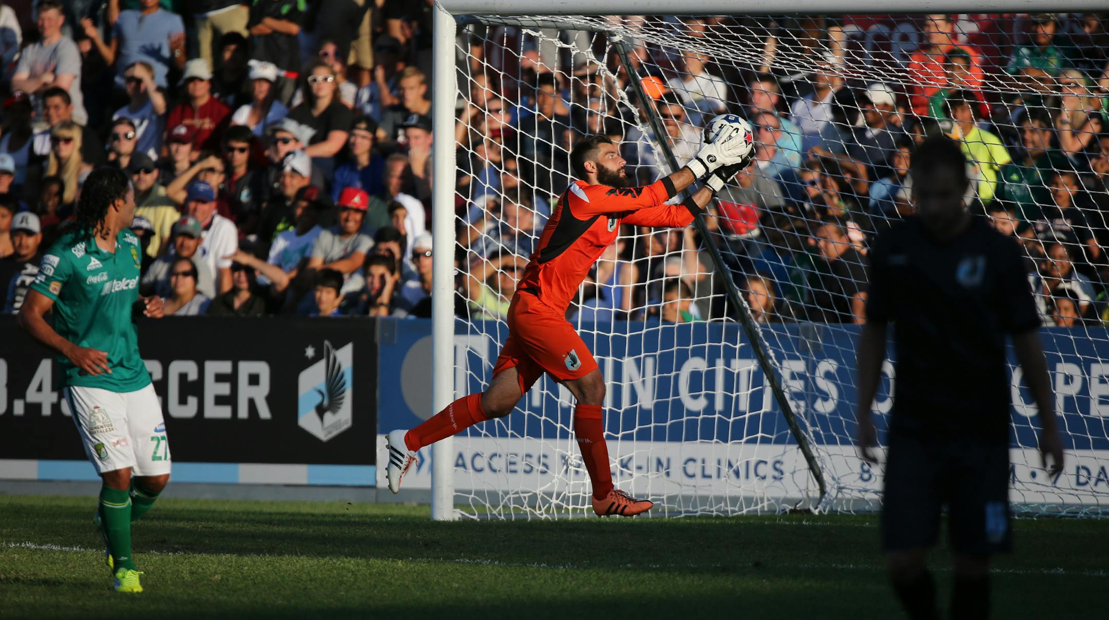 Minnesota United's Mitch Hildebrandt made a save during the first half.
