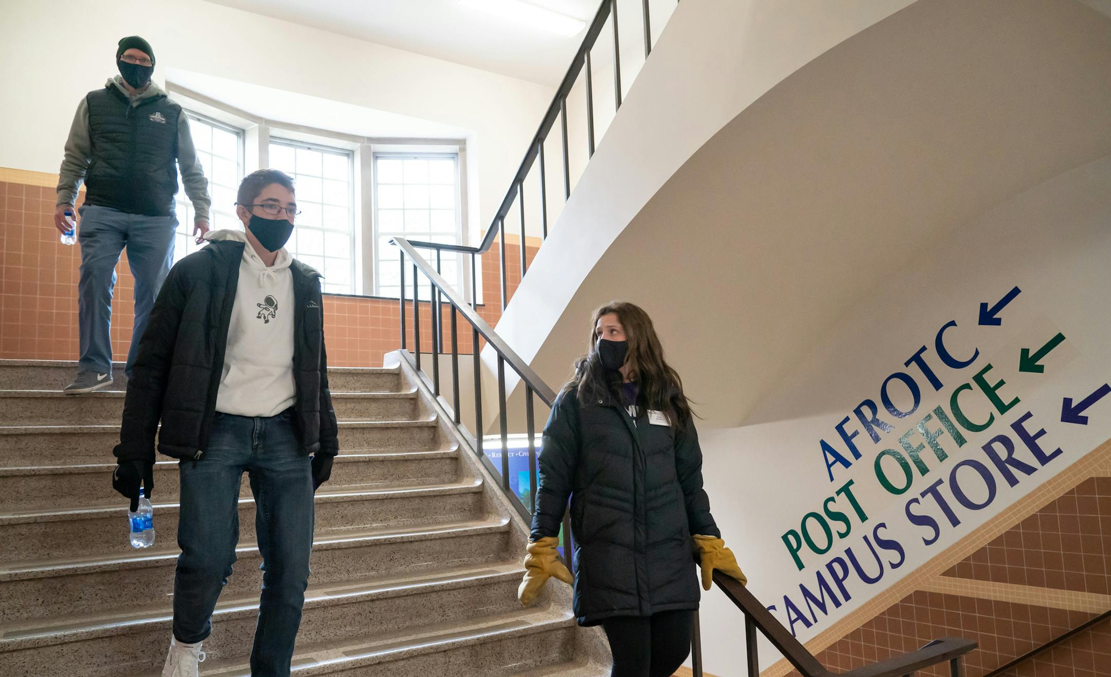 St. Thomas sophomore Kealy Johnson took Nathan Cross of State College, Pa., and his dad, Michael, on a tour of the St. Paul campus.