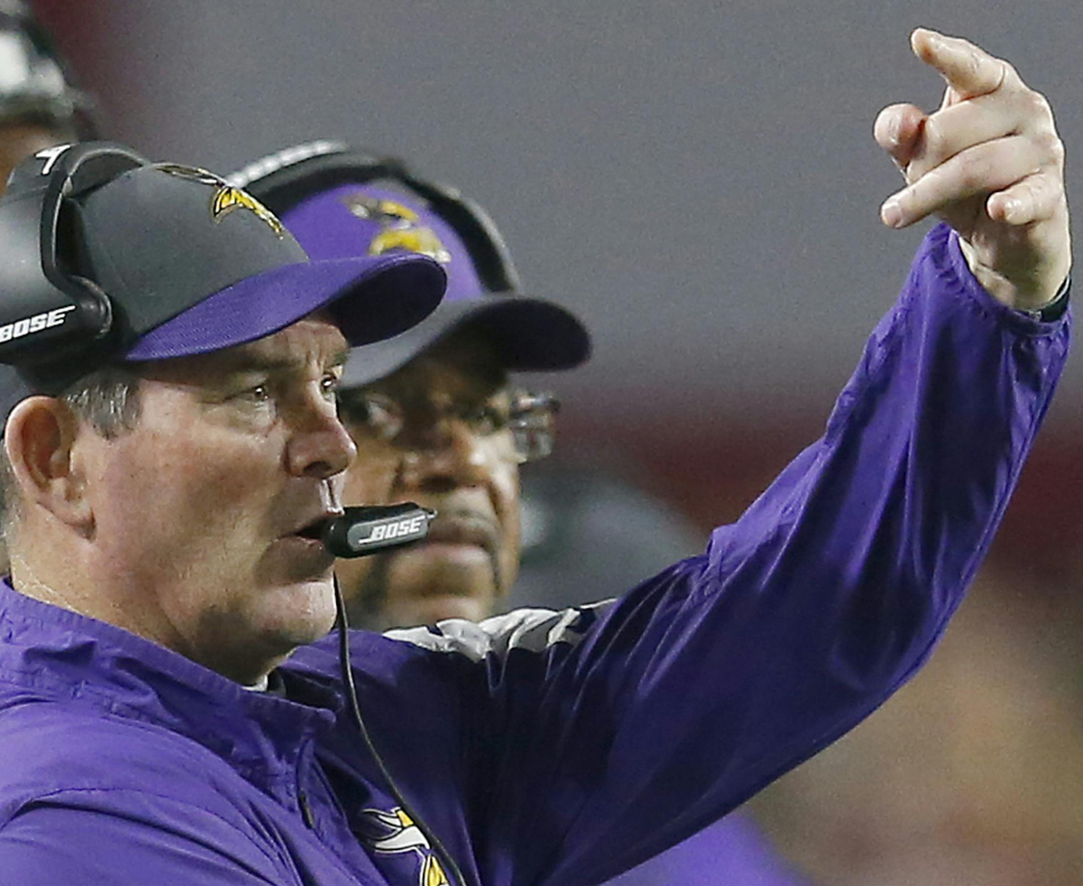 Minnesota Vikings head coach Mike Zimmer . ] CARLOS GONZALEZ &#xef; cgonzalez@startribune.com - December 10, 2015, Glendale, AZ, University of Phoenix Stadium, NFL, Minnesota Vikings vs. Arizona Cardinals