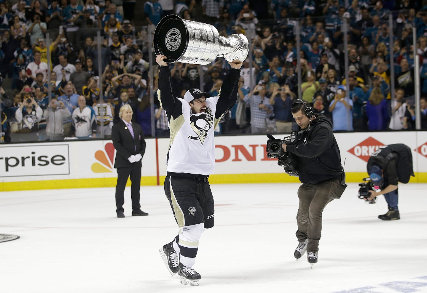 Pittsburgh Penguins center Sidney Crosby celebrates with the Stanley Cup after Game 6 of the NHL hockey Stanley Cup Finals against the San Jose Sharks in San Jose, Calif., Sunday, June 12, 2016. The Penguins won 3-1 to win the series 4-2. (AP Photo/Marcio Jose Sanchez)