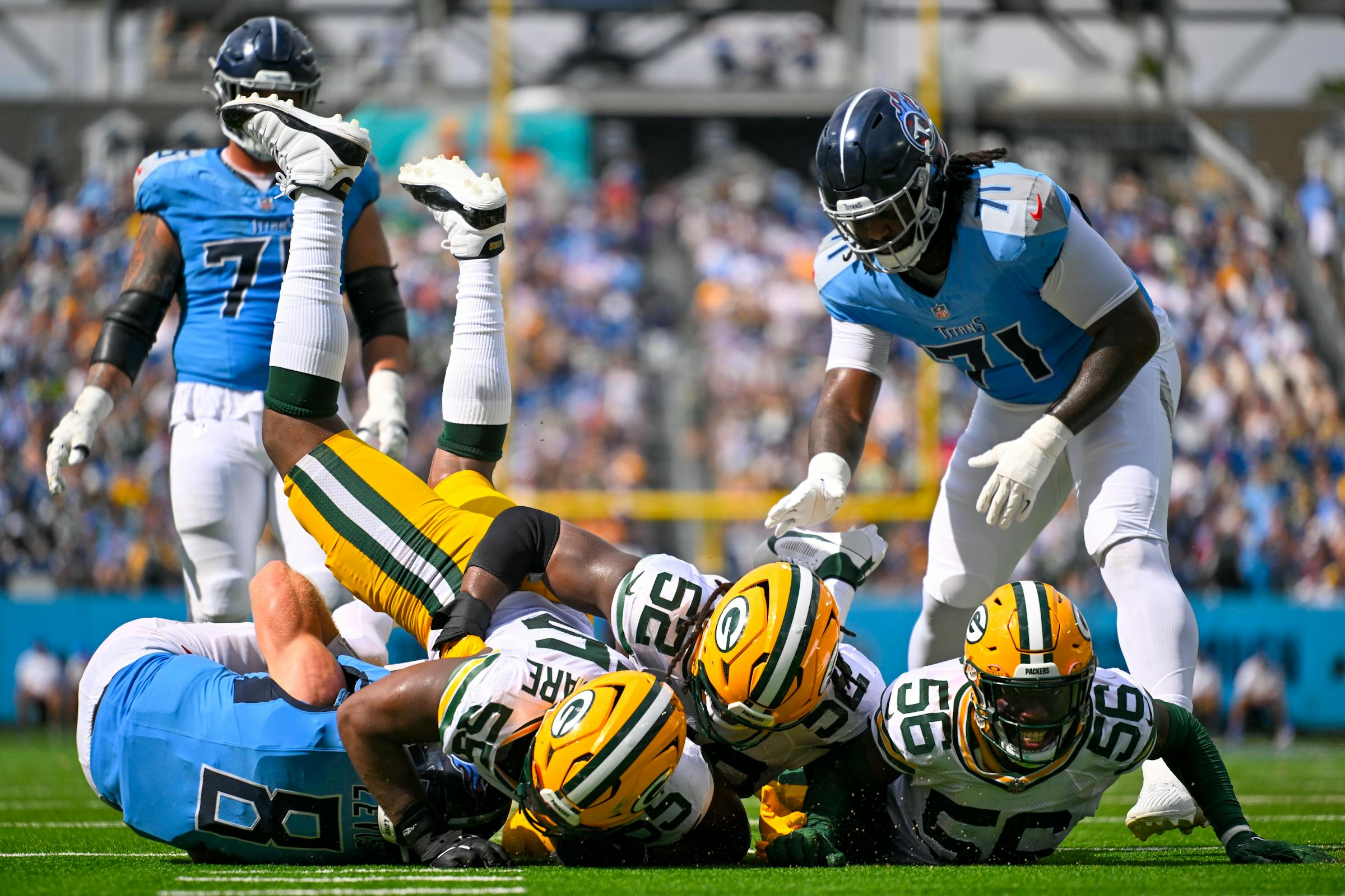 Packers defense takes another step forward with eight sacks against Titans