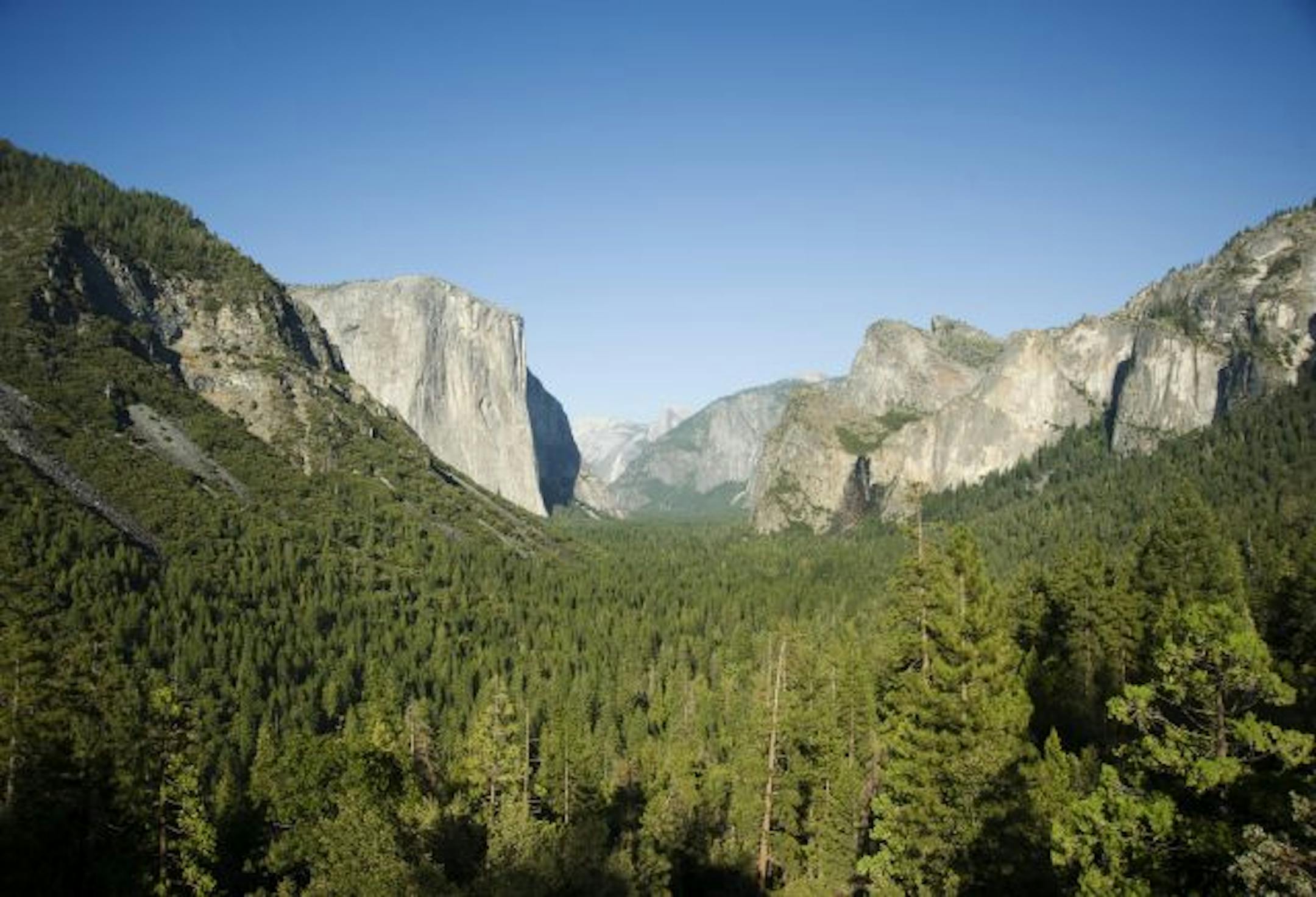 El Capitan, left, in Yosemite National Park, Calif., Tuesday Aug. 25, 2009.