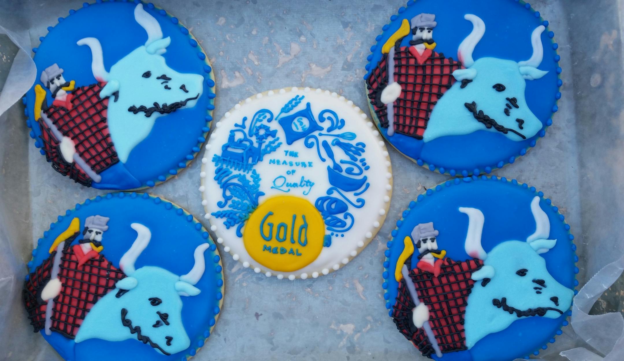 This year's Minnesota State Fair now is history, But we couldn't resist sharing one more image from the Creative Activities Building. Dani Daniels of Mayer, Minn., won Gold Medal Flour's "new entrant" award in the cookie contest for these painstakingly detailed treats. Not bad for a first-timer, eh?