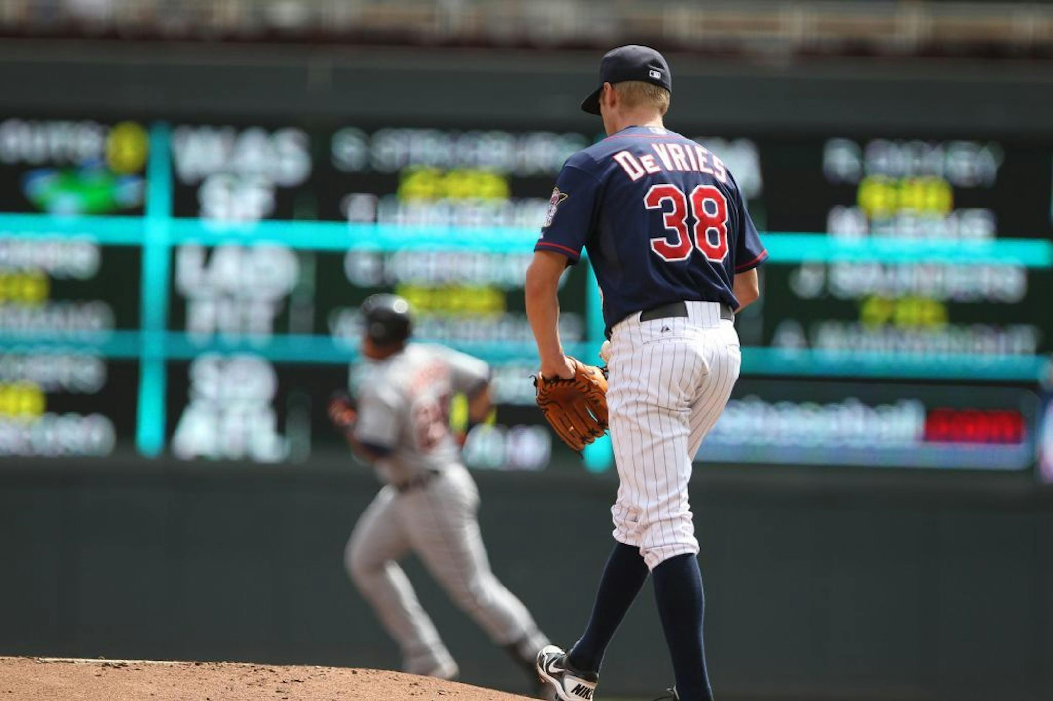 Twins starter Cole De Vries made his way back to the mound as the Tigers' Miguel Cabrera rounded second base after his first-inning solo home run.