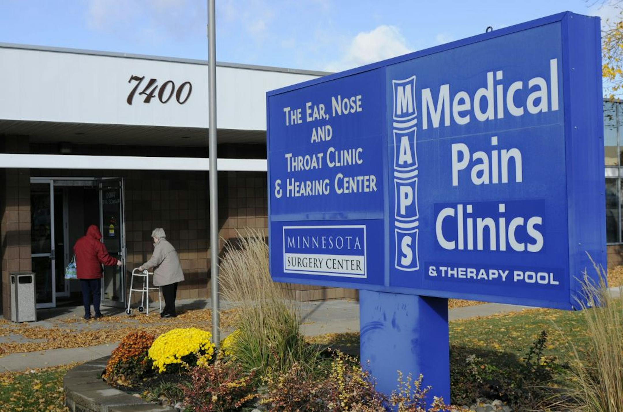People enter the building that houses one of the Minneapolis-St. Paul area Medical Advanced Pain Specialists (MAPS) pain clinics, Friday, Oct. 5, 2012 in Edina, Minn. The group's CEO, Marsha Thiel, said Friday that four patients of Minnesota pain clinics that used a steroid linked to a fungal meningitis outbreak showed symptoms of the disease and were told to be tested. MAPS also owns the Minnesota Surgery Center clinics where the now-recalled product was also used.