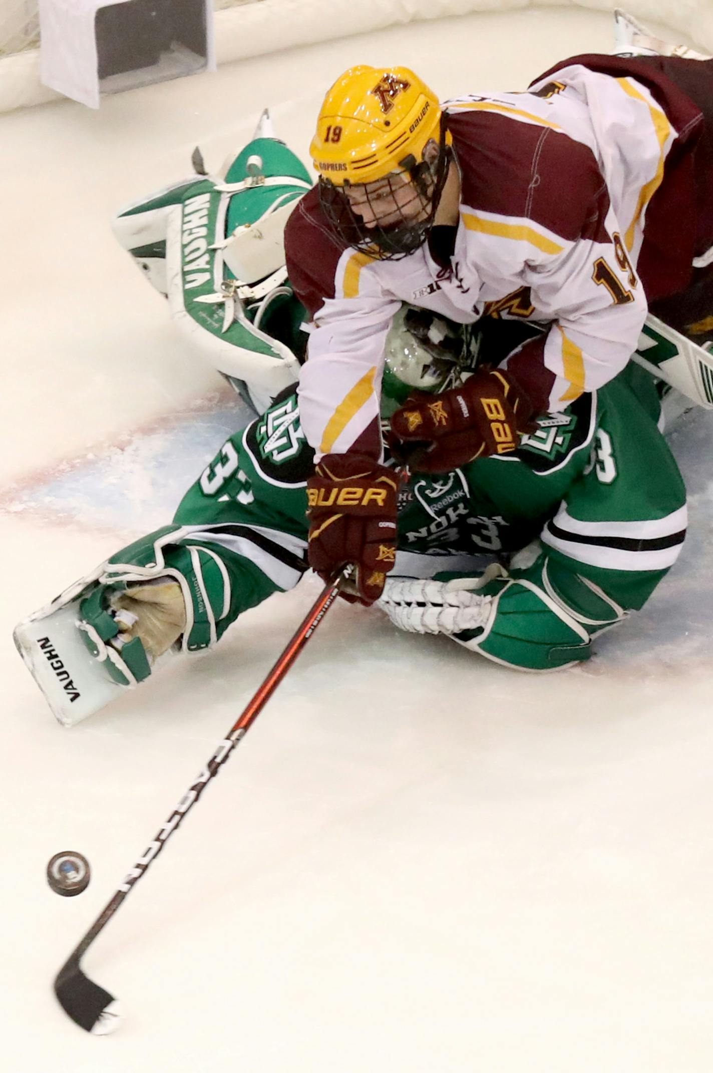 The University of Minnesota's Vinni Lettieri (19) can't get the puck past University of North Dakota goalie Cam Johnson during the third period of the Gophers 5-5 tie with the University of North Dakota Friday Nov. 4, 2016, at Mariucci Arena on the University of Minnesota campus in Minneapolis, MN.](DAVID JOLES/STARTRIBUNE)djoles@startribune.com North Dakota at at the University of Minnesota Gophers