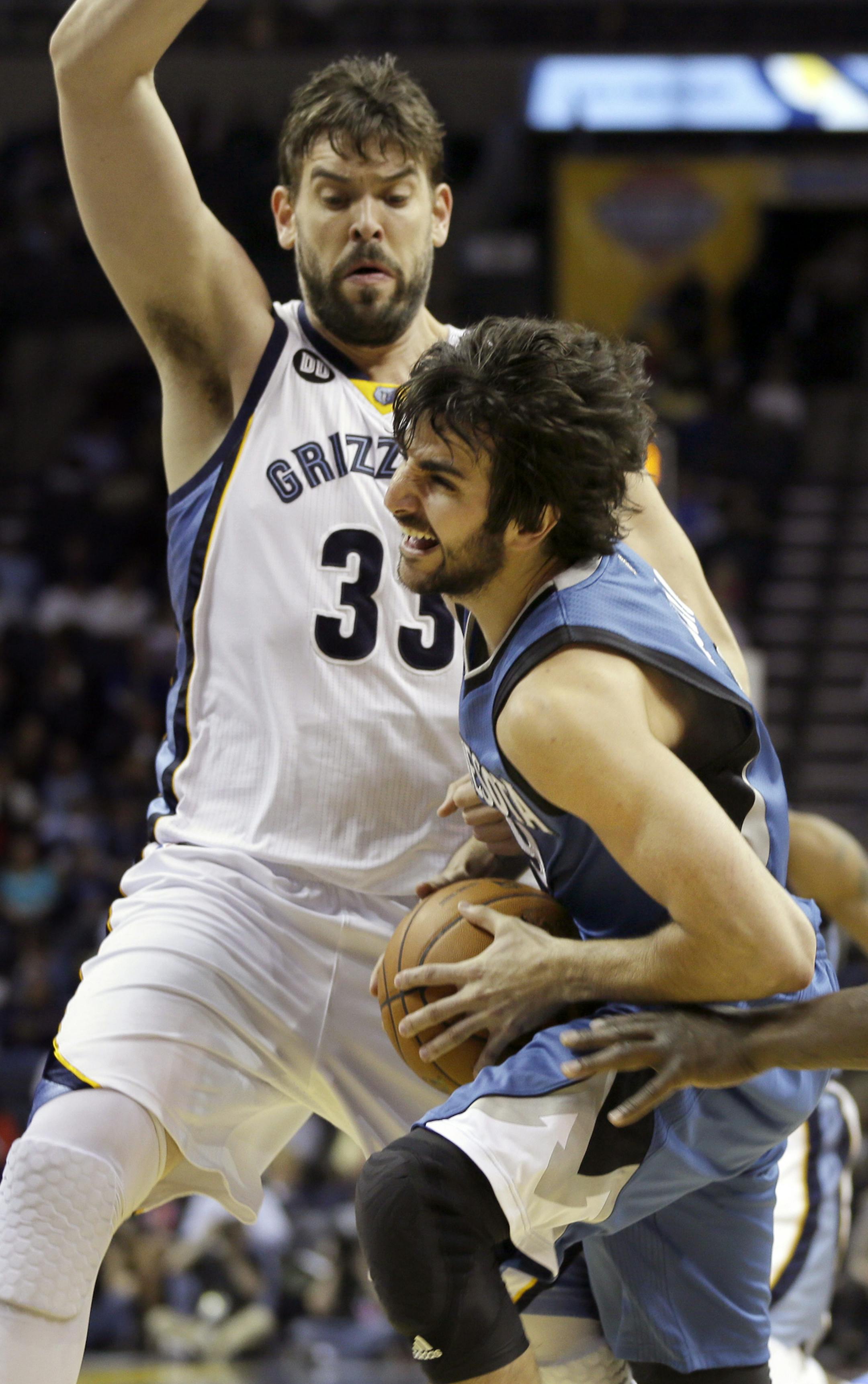 Memphis Grizzlies' Marc Gasol (33), of Spain, defends against Minnesota Timberwolves' Ricky Rubio, of Spain, during the first half of an NBA basketball game in Memphis, Tenn., Monday, March 18, 2013. (AP Photo/Danny Johnston)