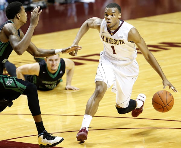 Gophers senior guard Andre Hollins has failed to score in double digits for four consecutive games.