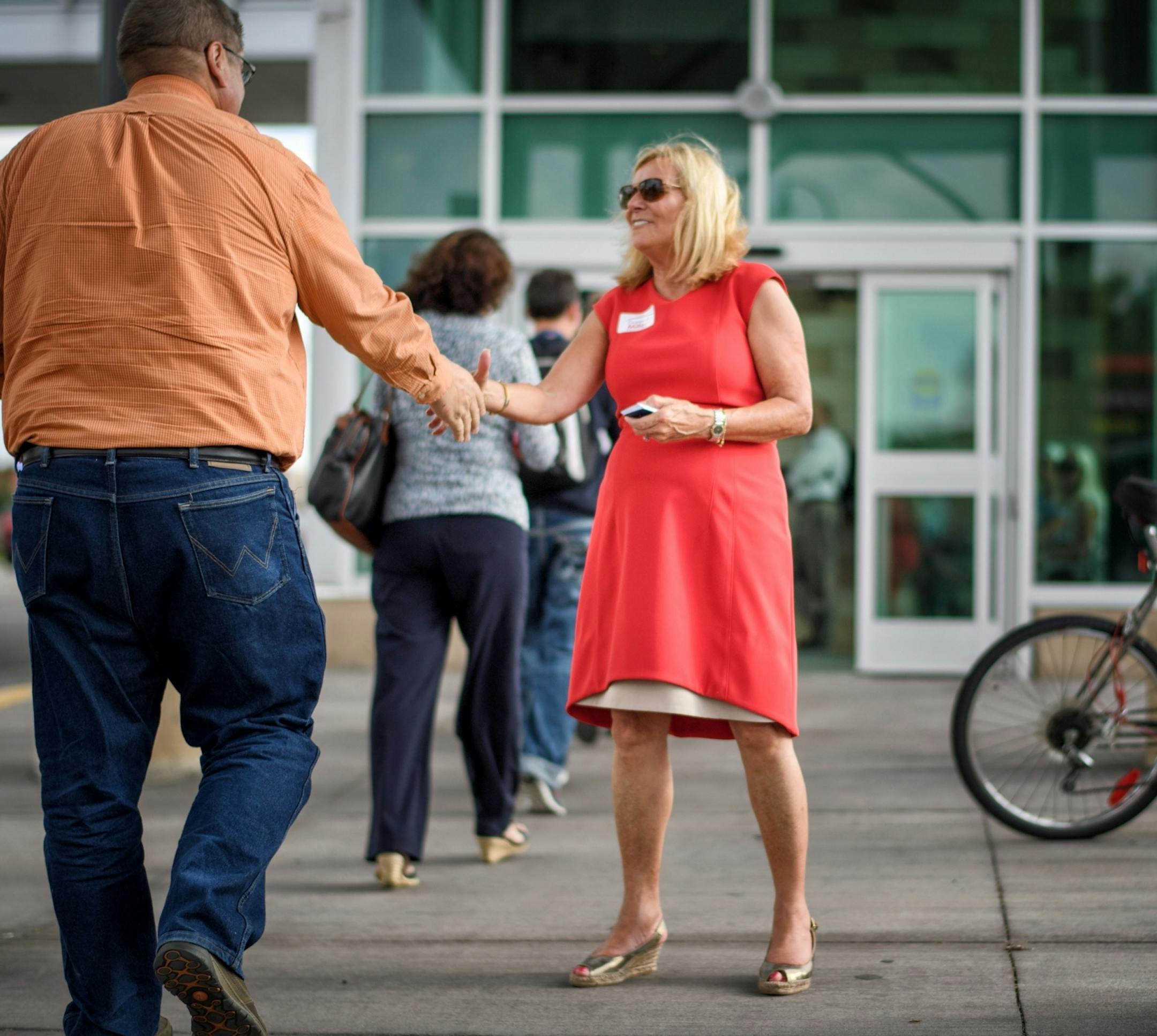 Hours before the polls closed in Minnesota, Republican primary candidate Darlene Miller greeted evening commuters in Apple Valley and encouraged them to vote for her. She is running against three other Republicans for John Kline's seat in the second congressional district. The winner of this primary will run against Democrat Angie Craig.