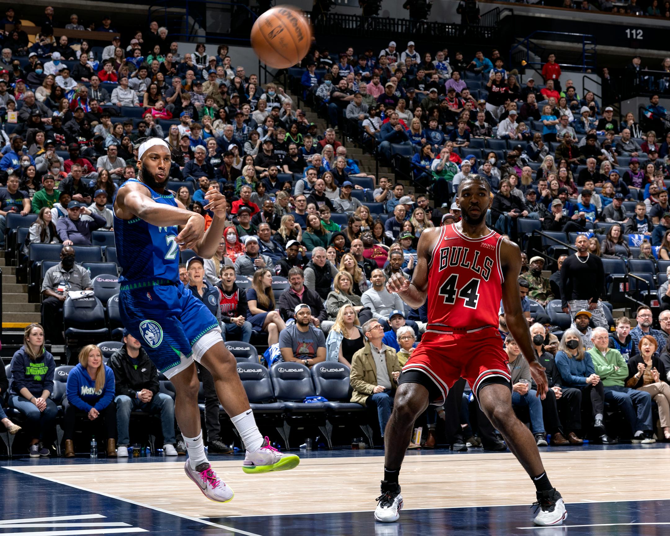 Josh Okogie (20) of the Minnesota Timberwolves passes to a teammate in the second quarter.