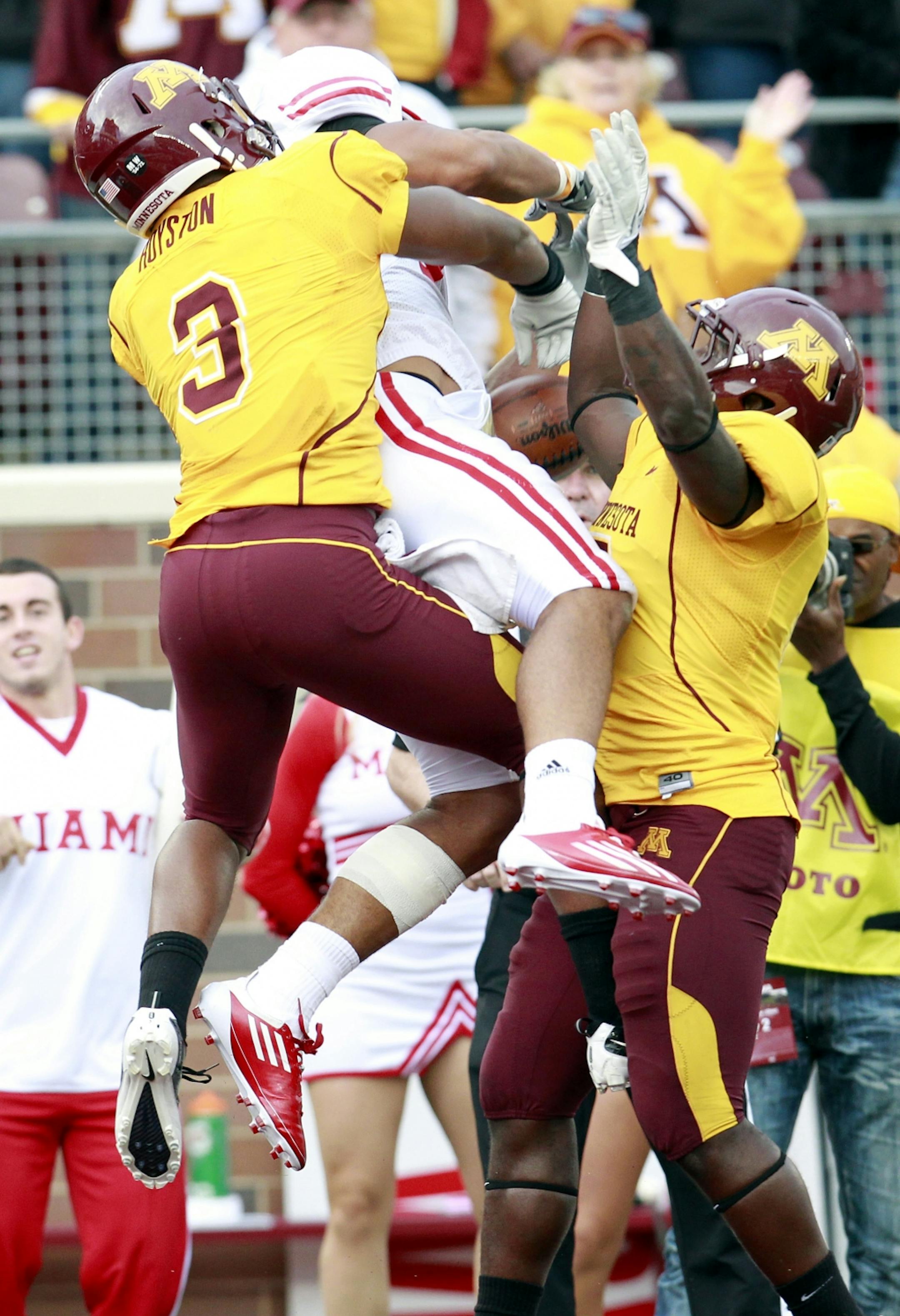Kim Royston (3) and Johnny Johnson (5) broke up a pass intended for Chris Givens (17) on the final play of the game. Minnesota beat Miami by a final score of 29 – 23.
