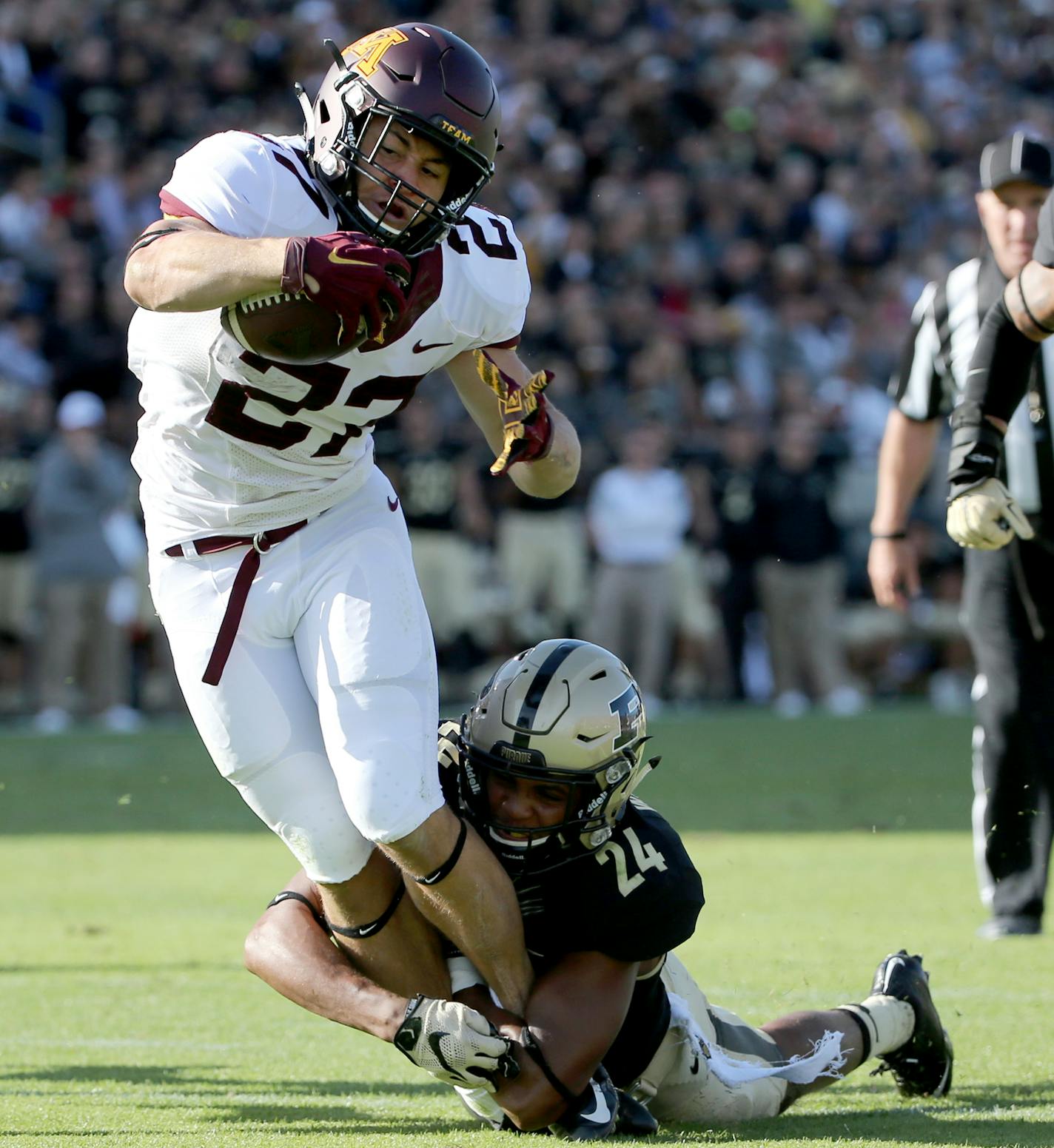 Minnesota Golden Gophers Shannon Brooks (27) ran for four yard for a first down during second quarter. ] (LEILA NAVIDI/STAR TRIBUNE) leila.navidi@startribune.com Gophers vs Purdue at Ross-Ade Stadium in West Lafayette., Saturday October 10, 2015.