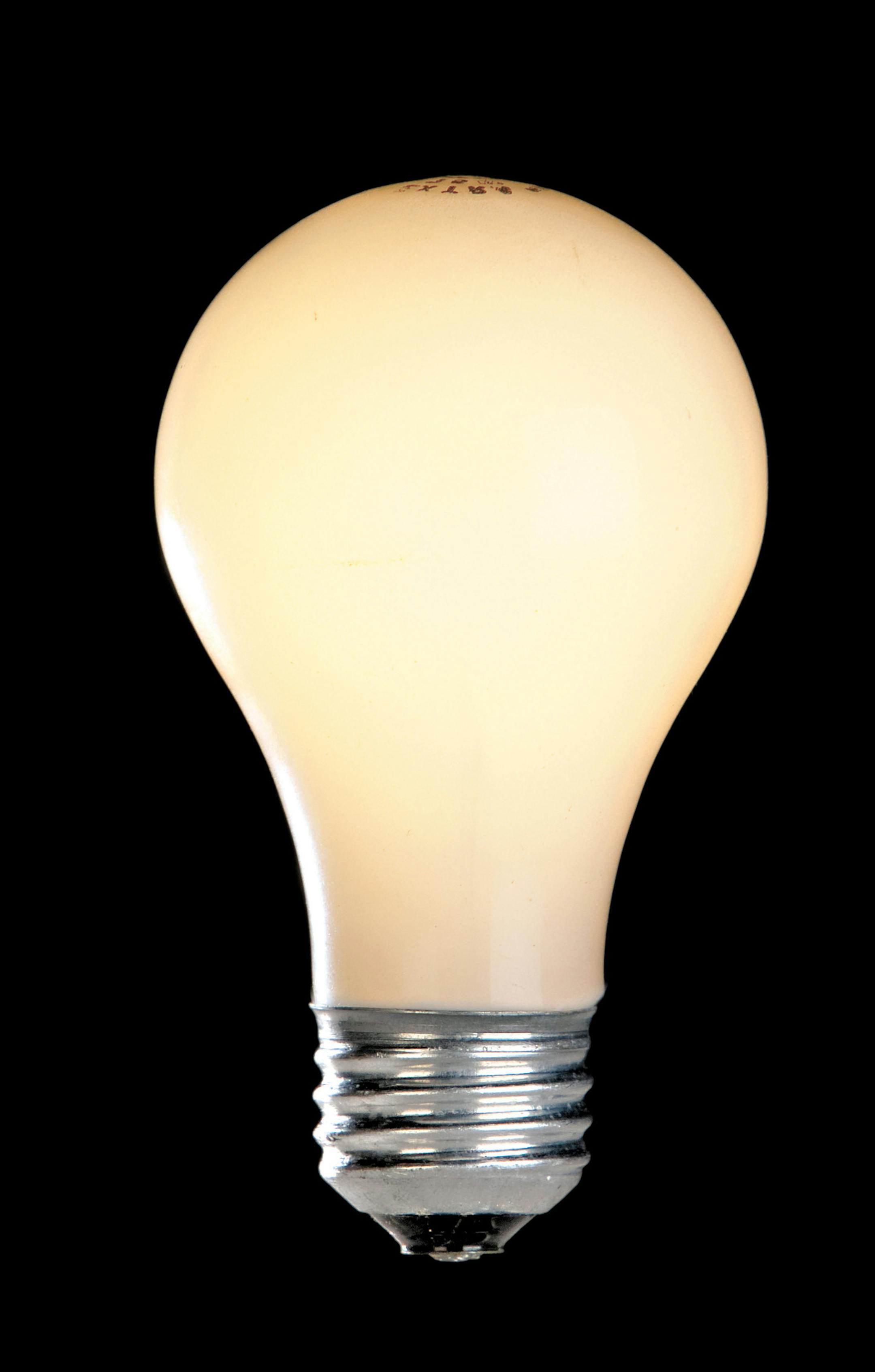 Tungsten 75 watt bulb. (Michael Bryant/Philadelphia Inquirer/MCT) ORG XMIT: 1135106
