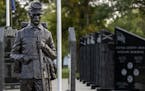 A civil war soldier memorial in front of the courthouse in Gettysburg, SD. ] CARLOS GONZALEZ • cgonzalez@startribune.com – Gettysburg, SD, – Sep