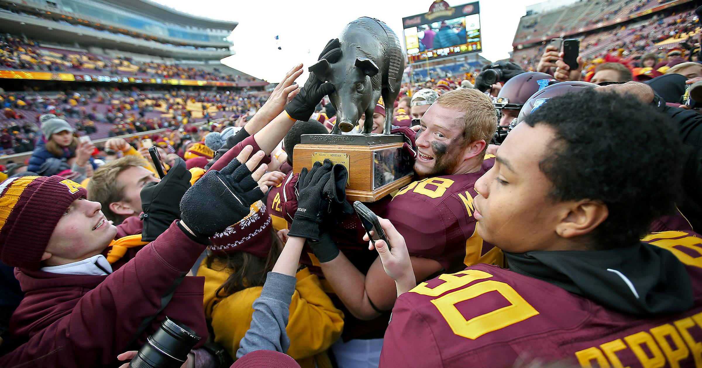 Trophy hunting: Gophers have eyes on a prize ... any prize