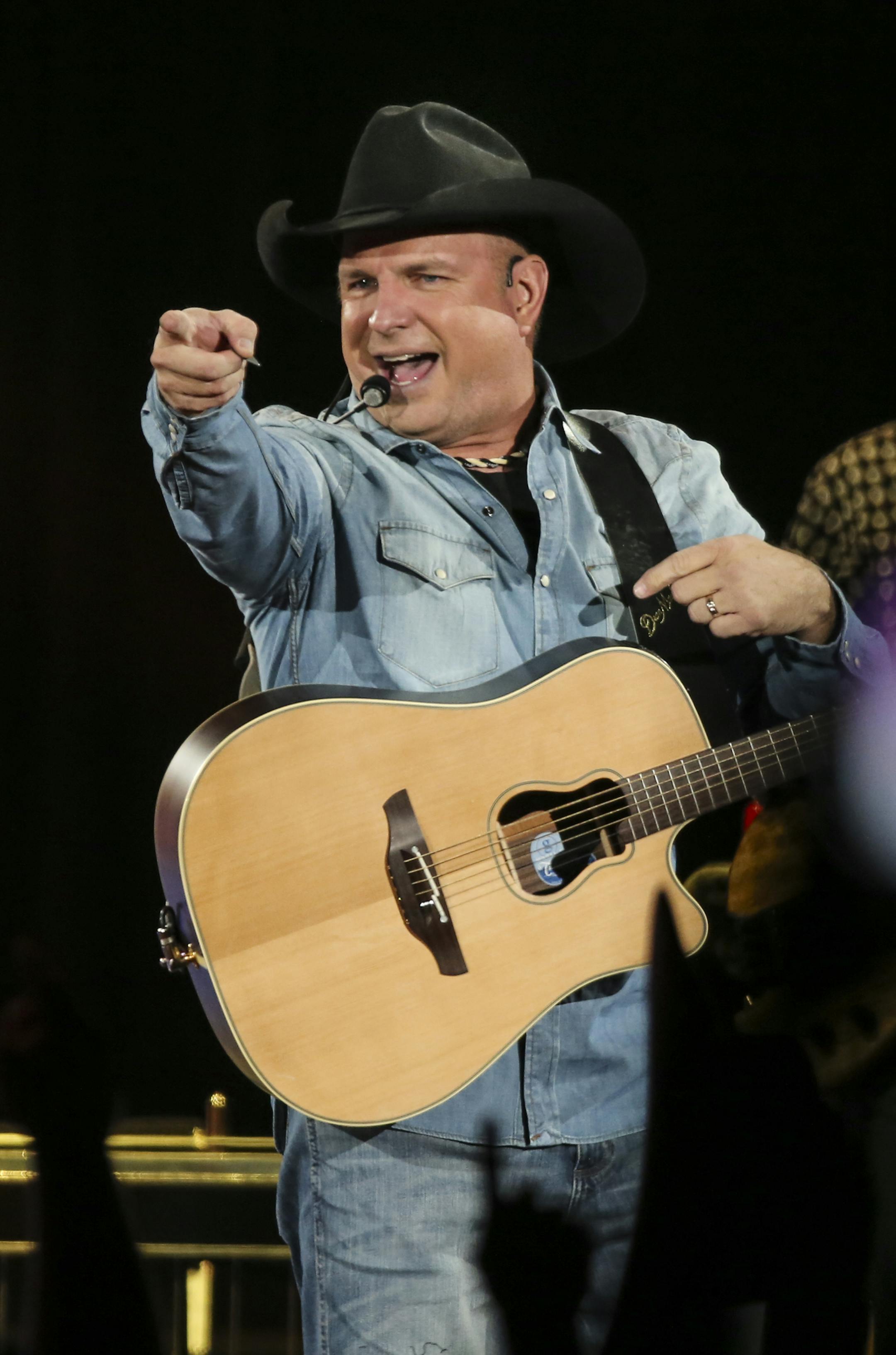 Garth Brooks performed at the Target Center on Thursday, November 6, 2014. ] RENEE JONES SCHNEIDER ‚Ä¢ reneejones@startribune.com