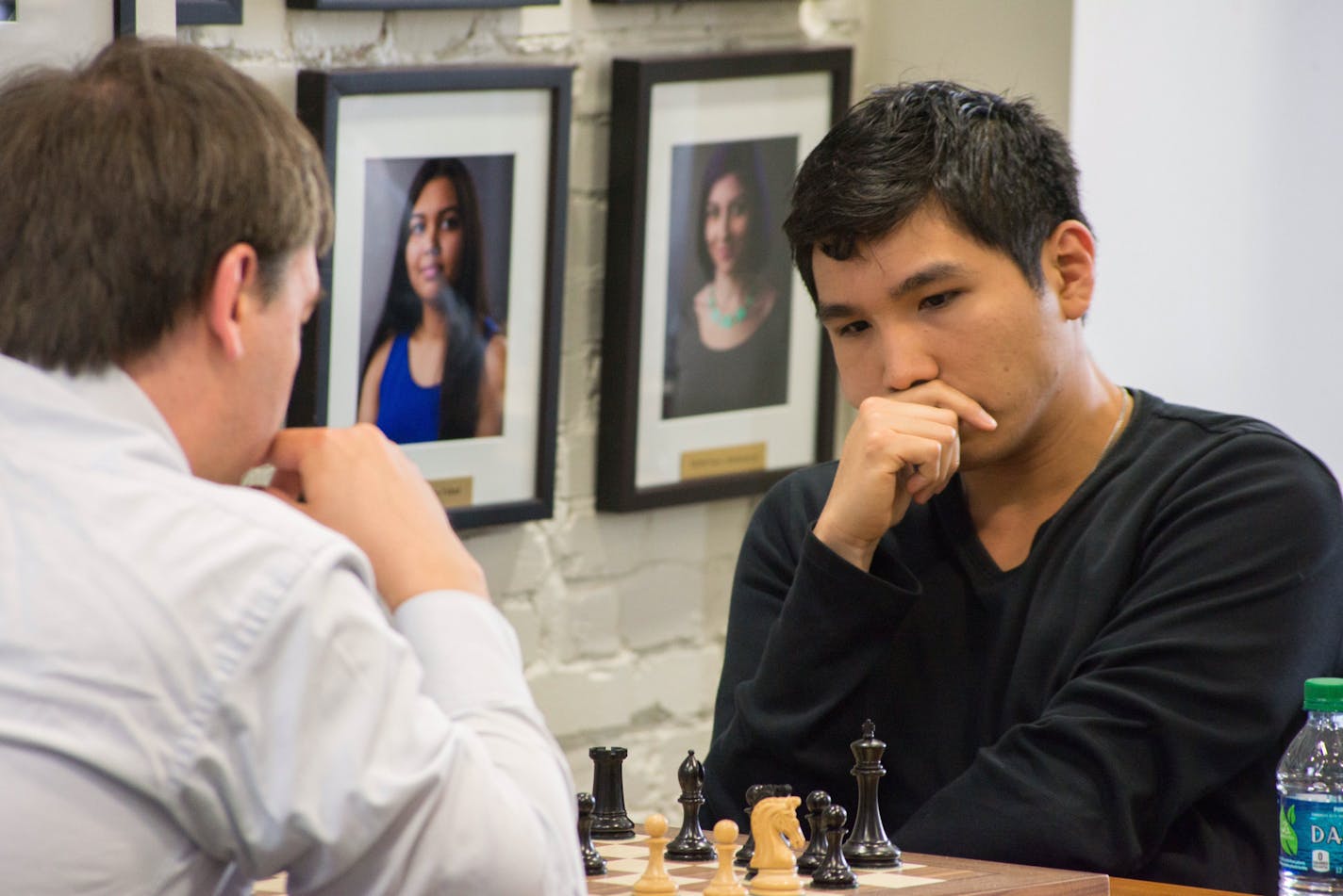 Wesley So was back in action Saturday, a day after his shocking forfeit, taking on grandmaster Gata Kamsky, the defending U.S. champ.