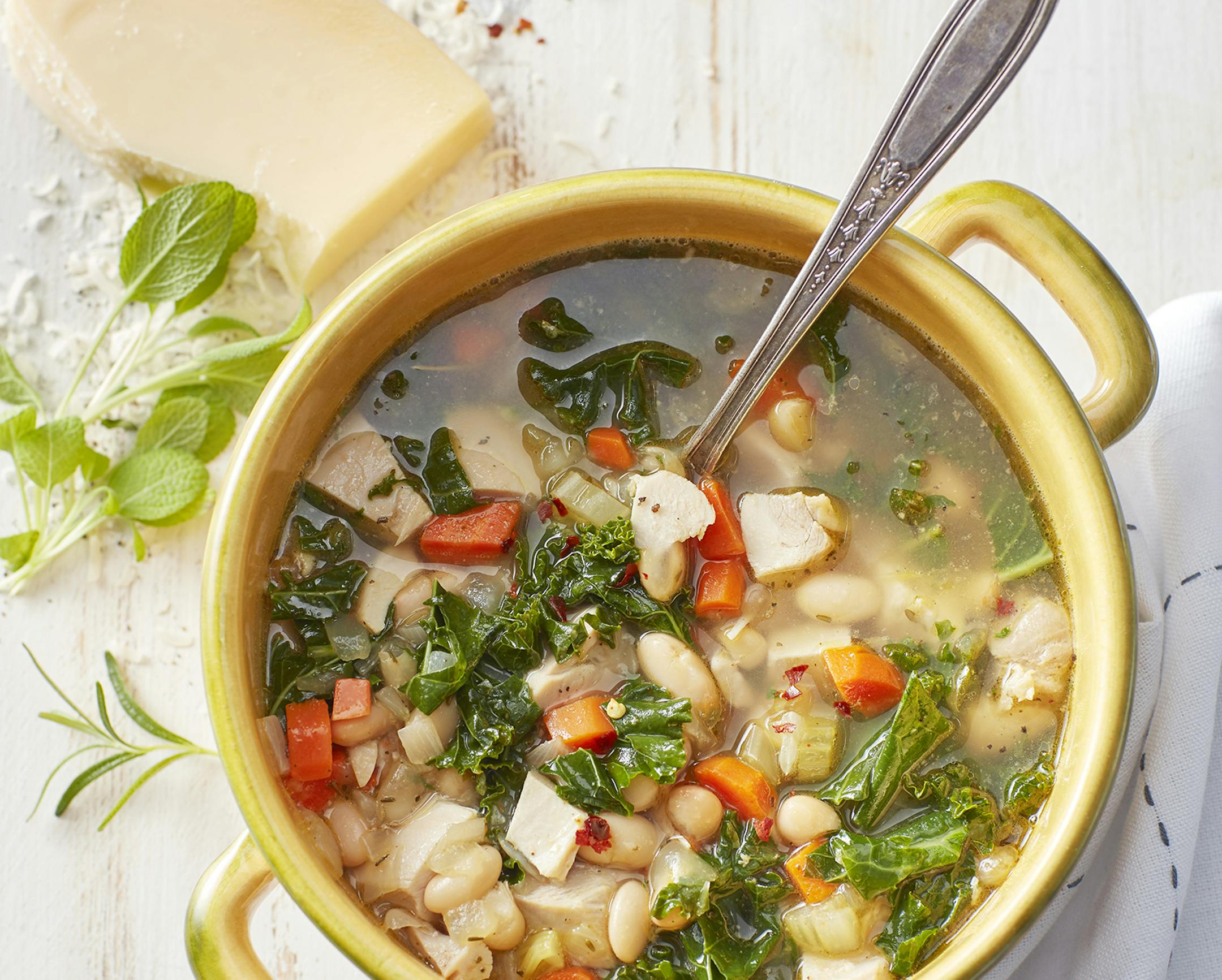 Tuscan Chicken & White Bean Soup