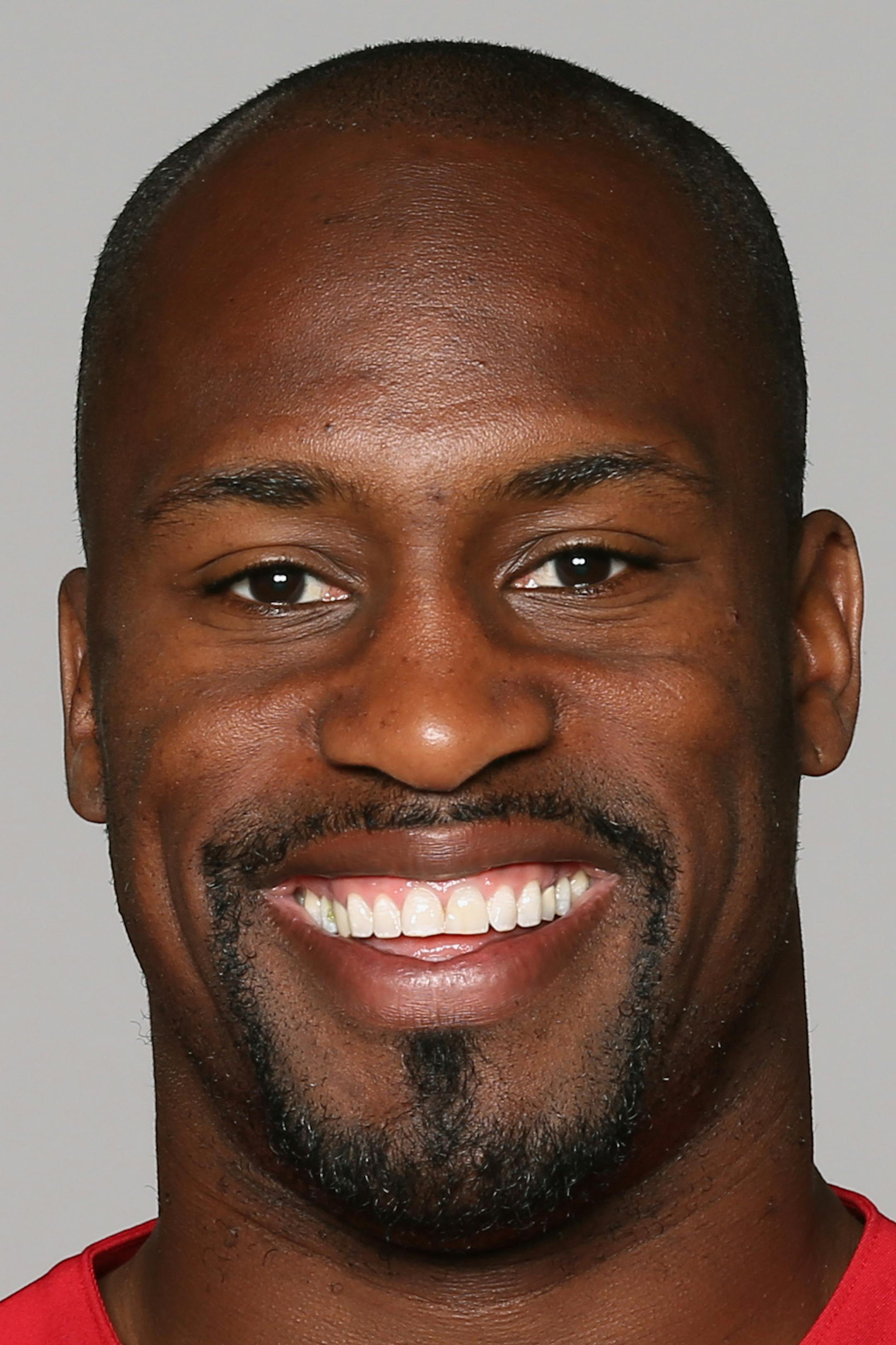This is a 2015 photo of Vernon Davis of the San Francisco 49ers NFL football team. This image reflects the San Francisco 49ers active roster as of Thursday, April 30, 2015 when this image was taken. (AP Photo) ORG XMIT: NFLHS15