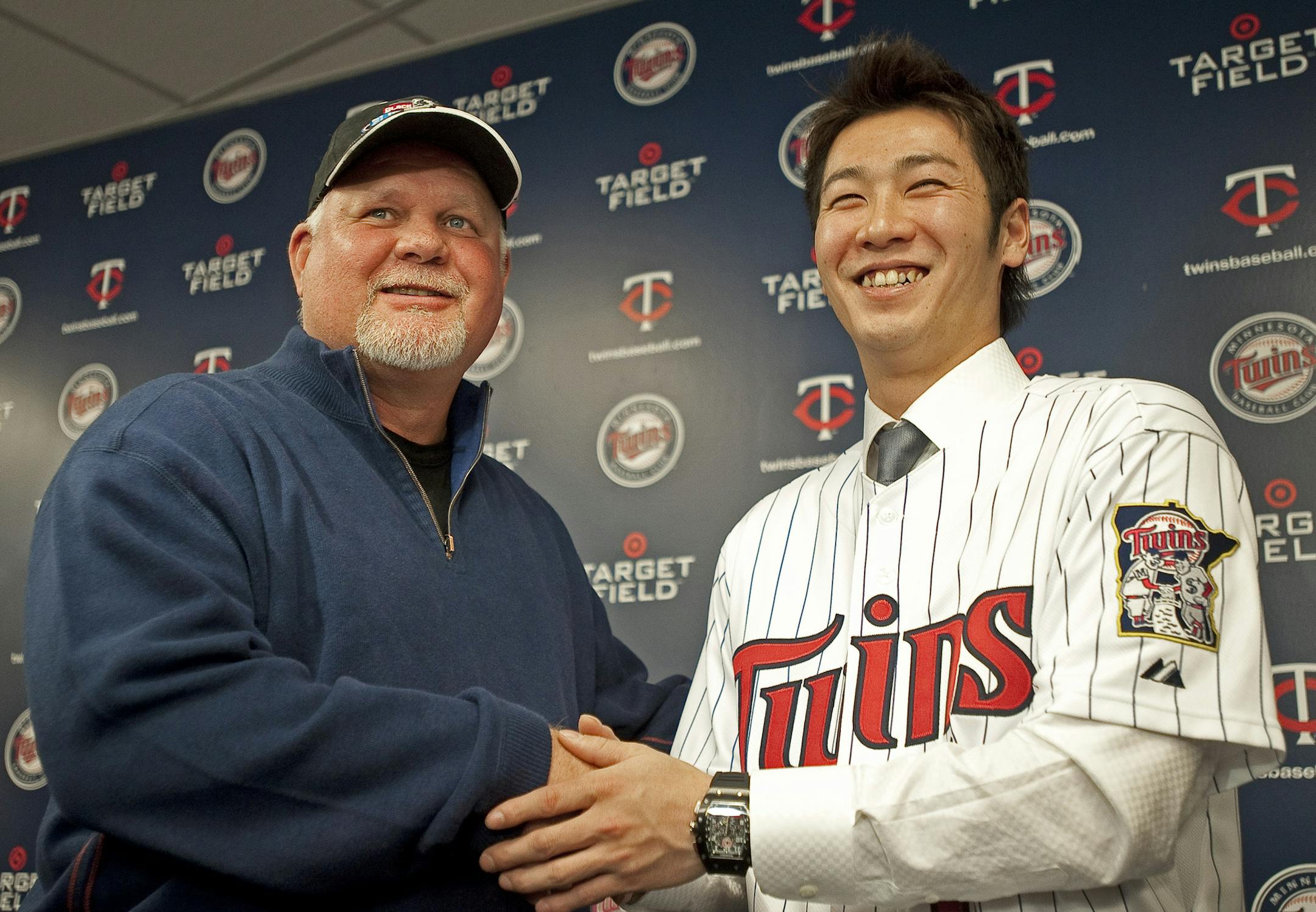 Minnesota Twins manager Ron Gardenhire, left, shakes hands with Tsuyoshi Nishioka, who signed a three-year, $9.25 million contract with the team, during a news conference in Minneapolis on Saturday, Dec. 18, 2010. Nishioka, 26, batted .346 for the Chiba Lotte Marines in Japan last season. (AP Photo/Craig Lassig) ORG XMIT: MIN2013062815021251