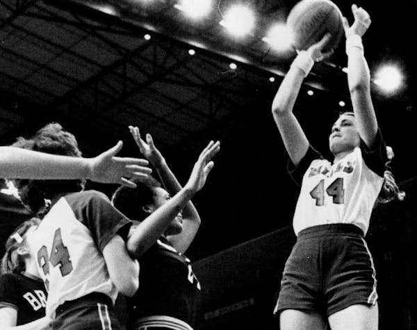 Janet Karvonen of New York Mills hit a jump shot during the 1979 state girls' basketball tournament.
