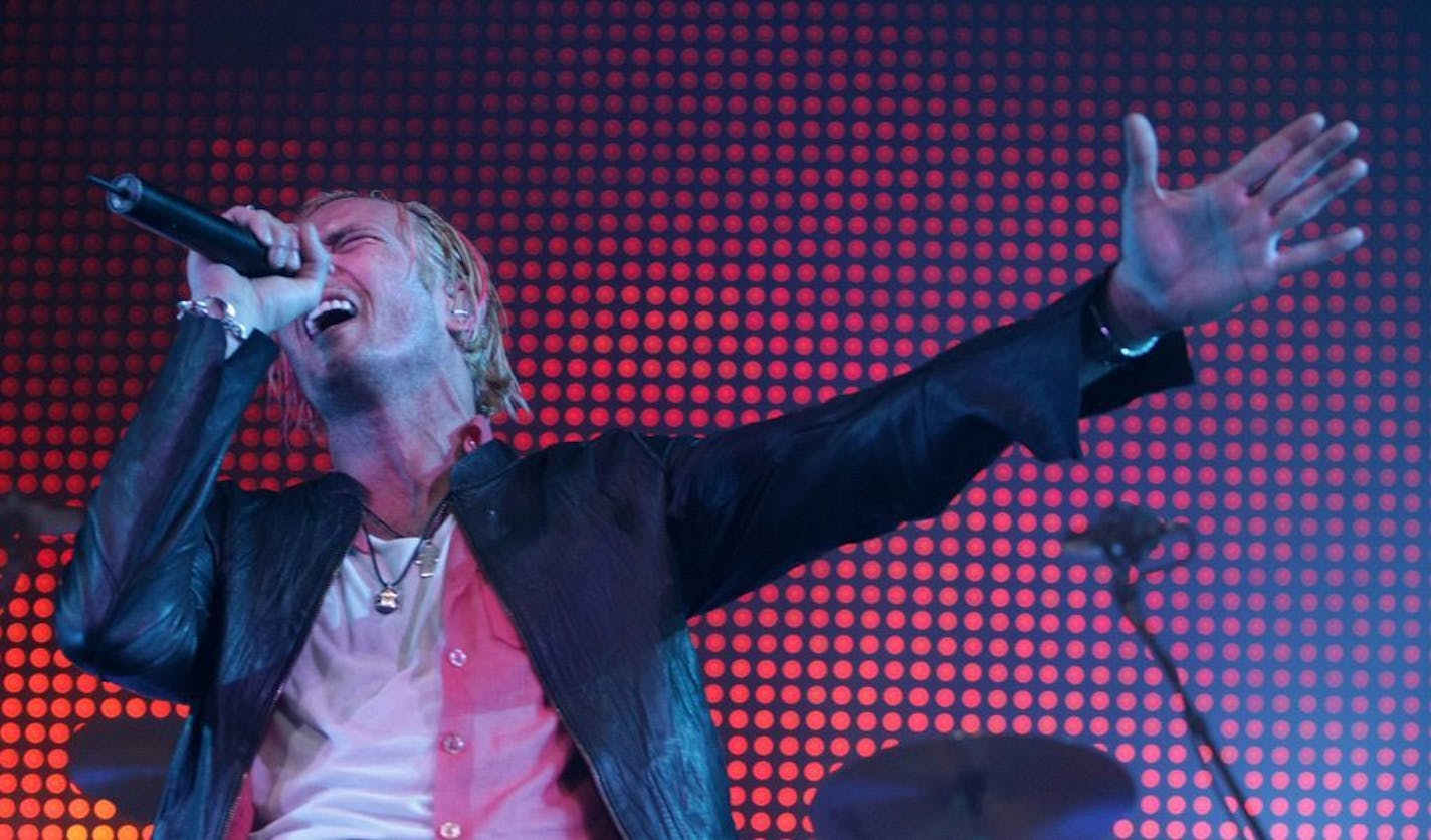 Scott Weiland with Stone Temple Pilots at Roy Wilkins Auditorium in St. Paul in 2008.