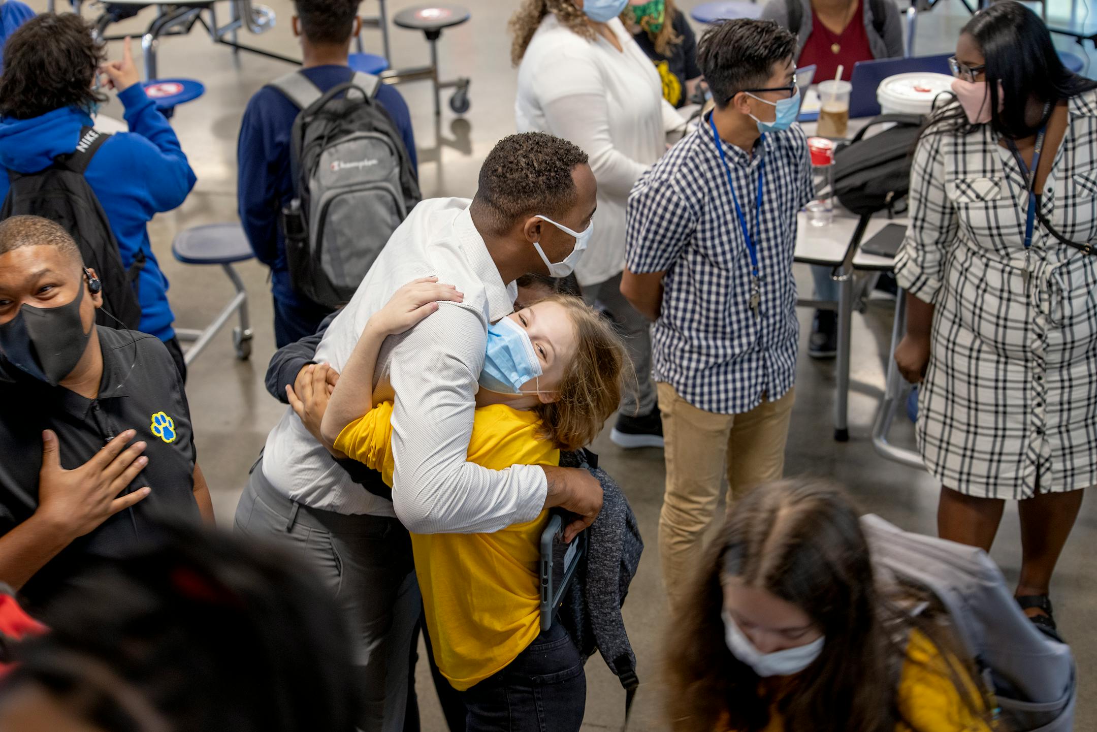 Twin Cities Academy charter school Special Education Para-professional Torrean Shaw and other staff greeted students back with hugs and high-fives as they made their way into the building on the first day of school, Tuesday, September 7, 2021 in St. Paul, MN.       ]  ELIZABETH FLORES • liz.flores@startribune.com