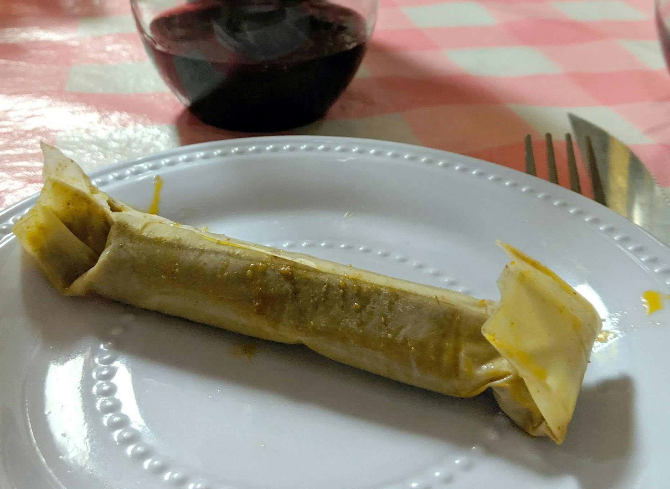 A hot tamale at Greenville's unassuming and unpretentious Doe's Eat Place, recipient of the America's Classics award from the James Beard Foundation. (Alexandra Marvar/Chicago Tribune/TNS) ORG XMIT: 1584049