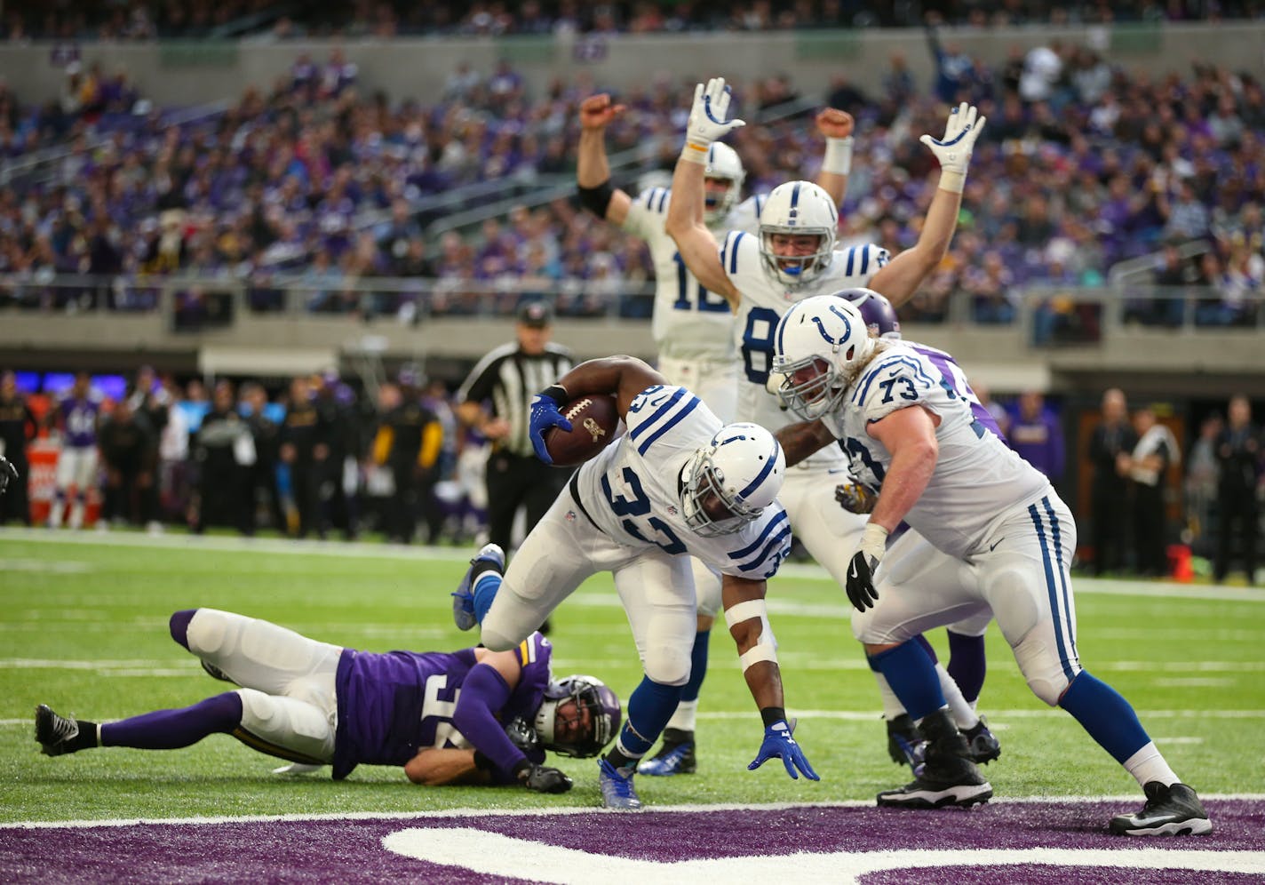 Indianapolis Colts running back Robert Turbin (33) scored on a six yard run in the second quarter.