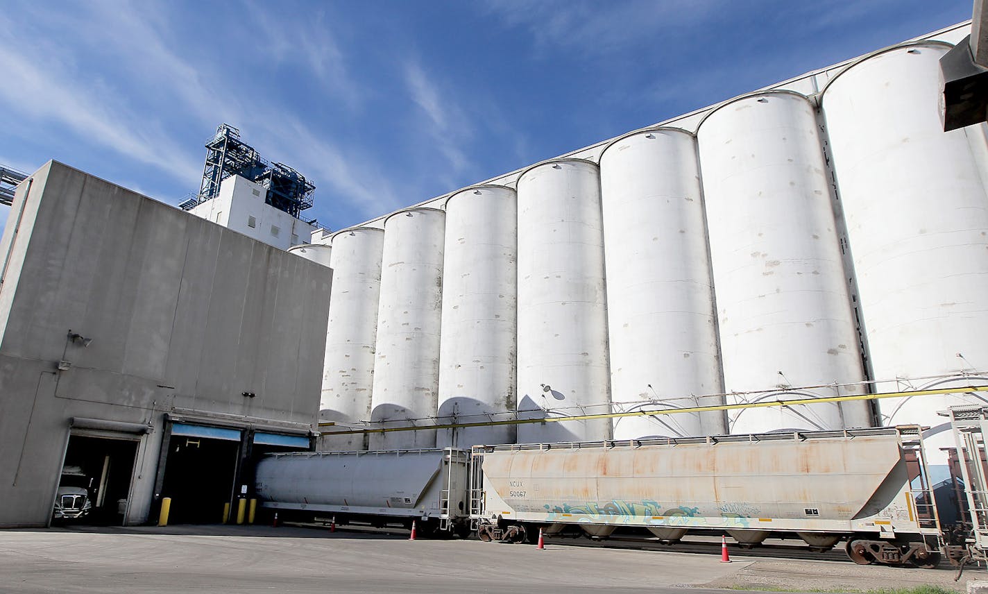 Production at General Mills flour mill, Wednesday, October 7, 2015 in Fridley, MN. ] (ELIZABETH FLORES/STAR TRIBUNE) ELIZABETH FLORES &#x2022; eflores@startribune.com