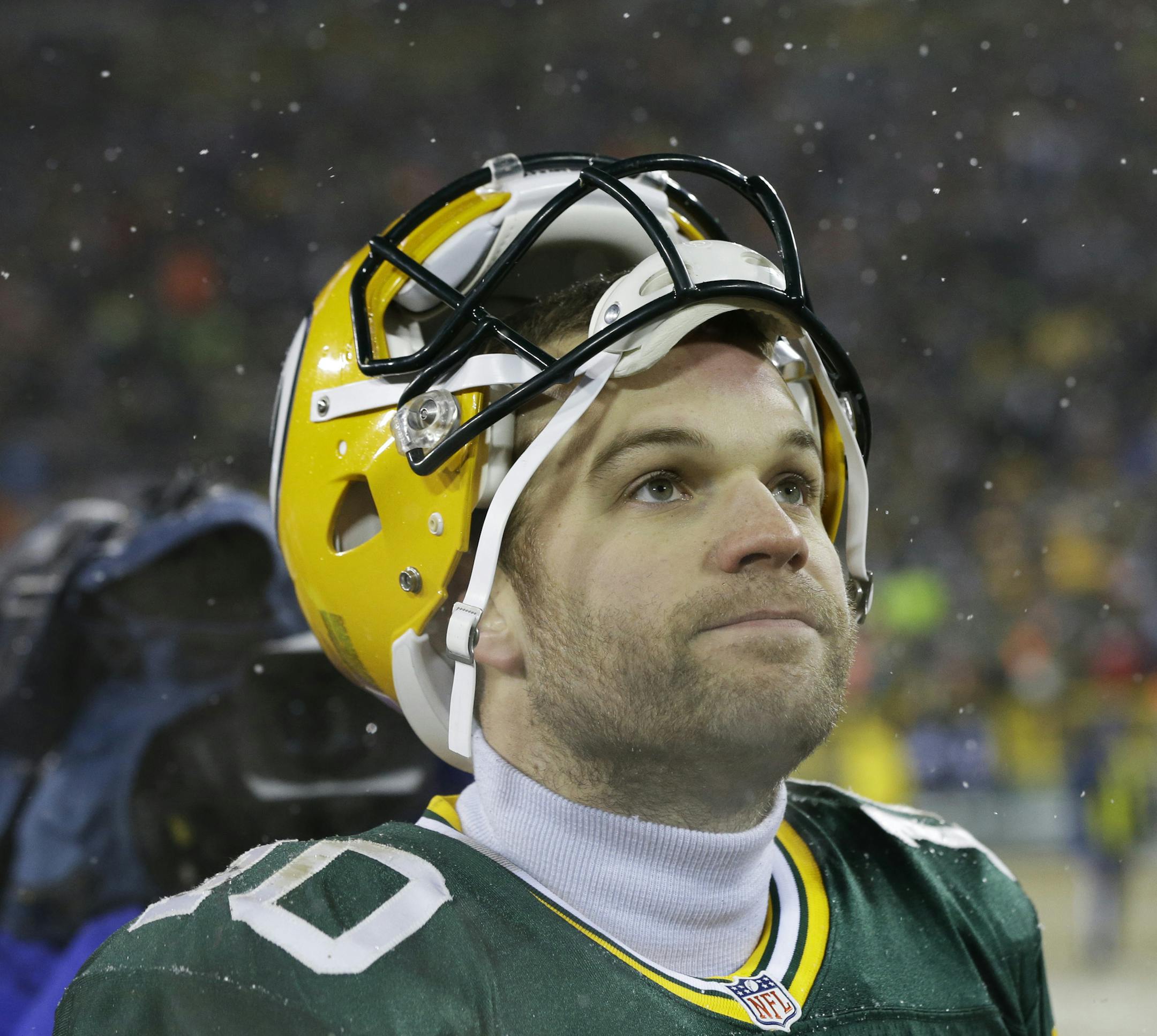 Green Bay Packers' Matt Flynn looks up as he walks off the field after an NFL football game against the Pittsburgh Steelers Sunday, Dec. 22, 2013, in Green Bay, Wis. The Steelers won 38-31. (AP Photo/Mike Roemer)