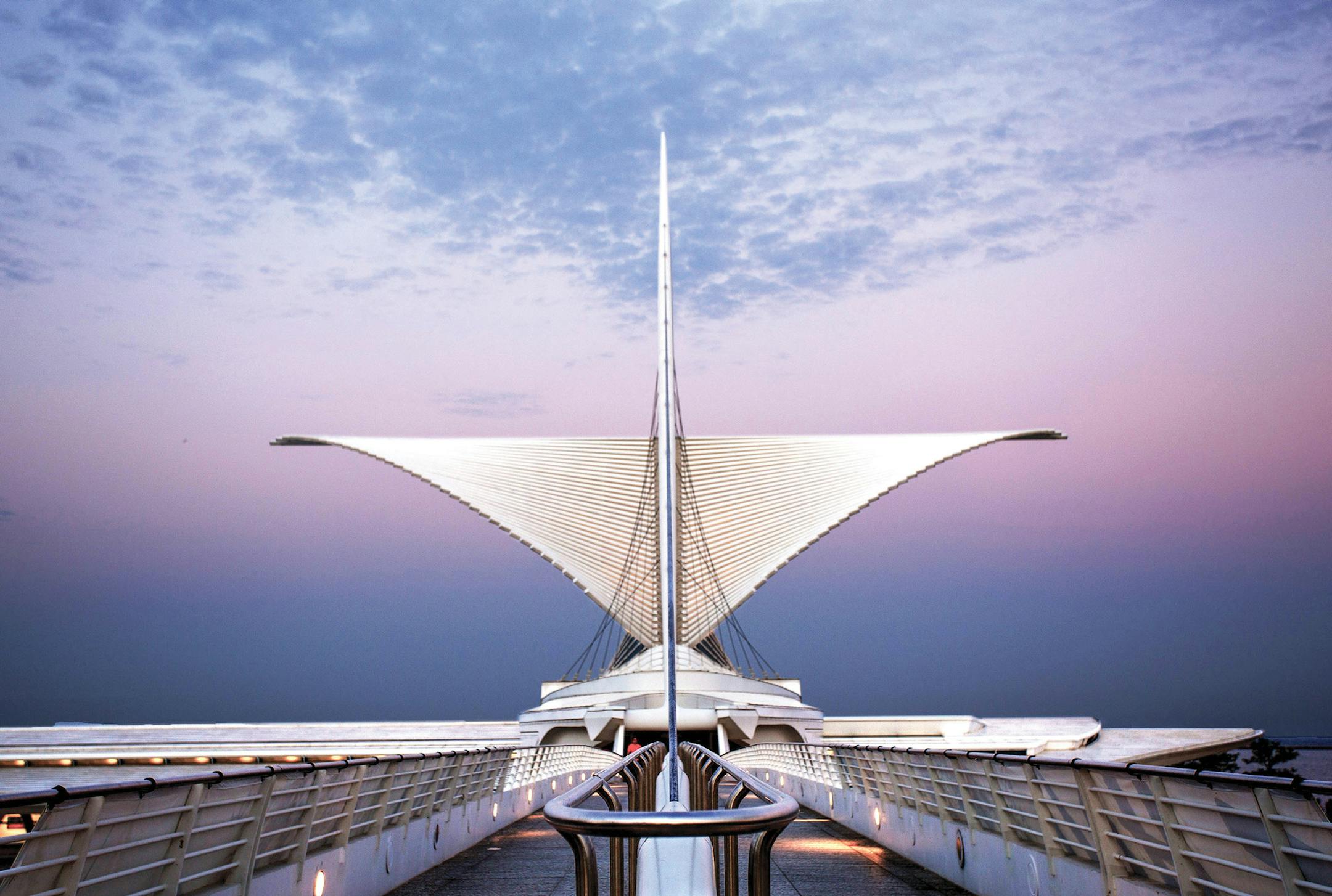 The Calatrava Angel Wings sculpture on top of the Art Museum. (VISIT Milwaukee)