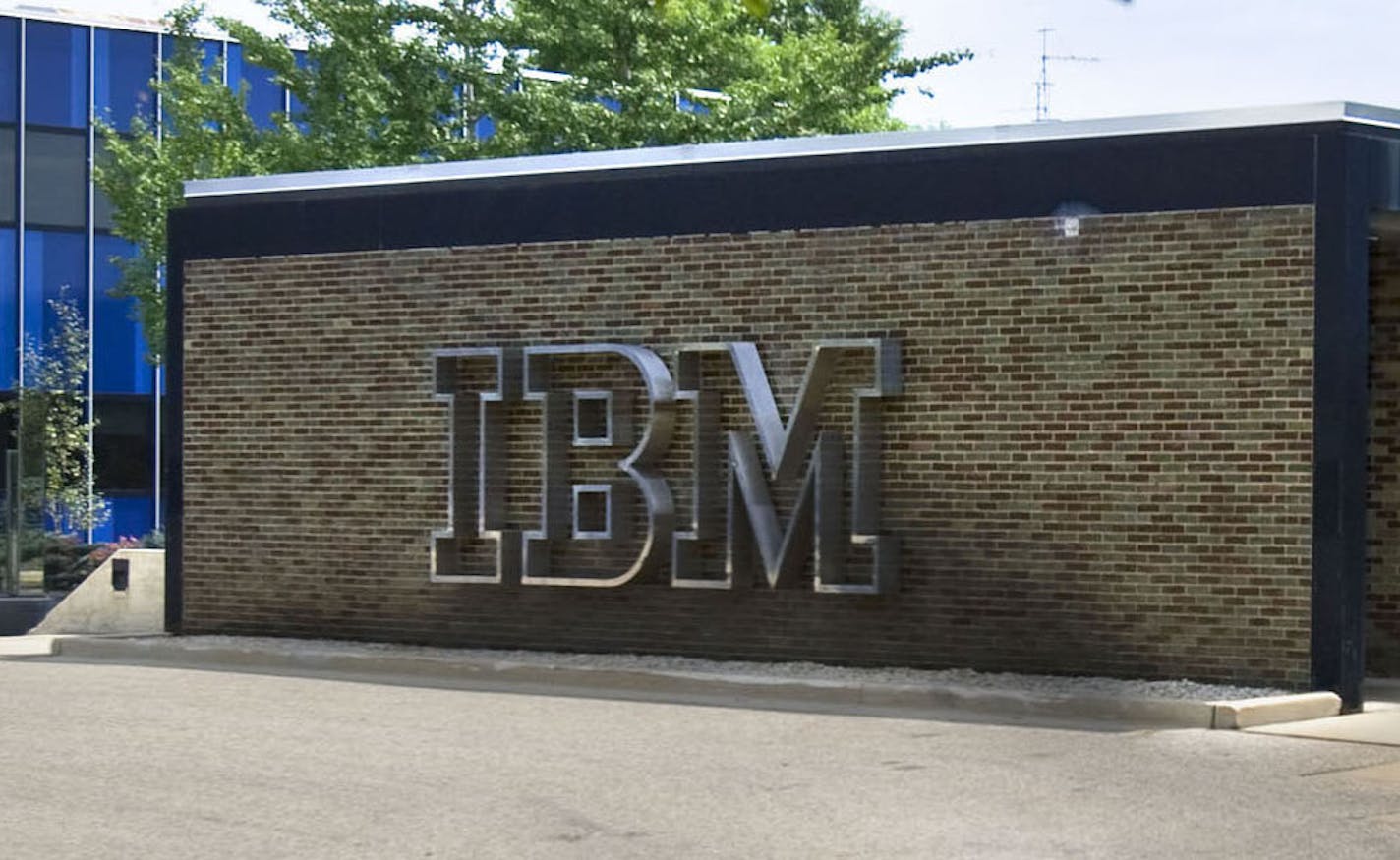 IBM Rochester entrance. MANDATORY PHOTO CREDIT: Jerry Olson / Rochester Post-Bulletin ORG XMIT: MIN1303061446402536