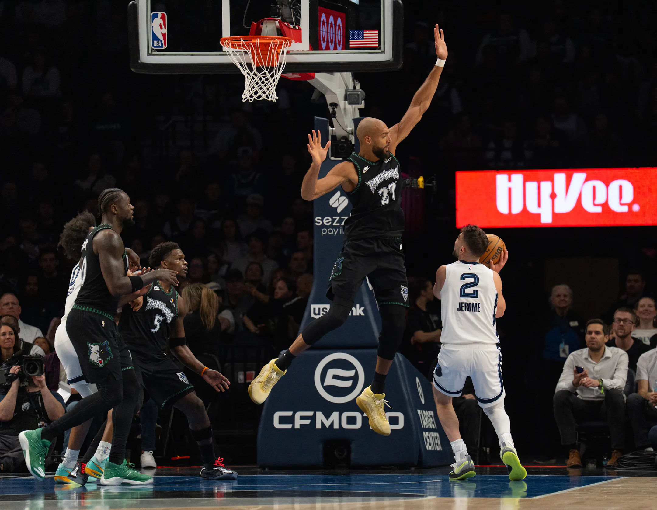 Timberwolves extend win streak to four in a row, rally past Grizzlies