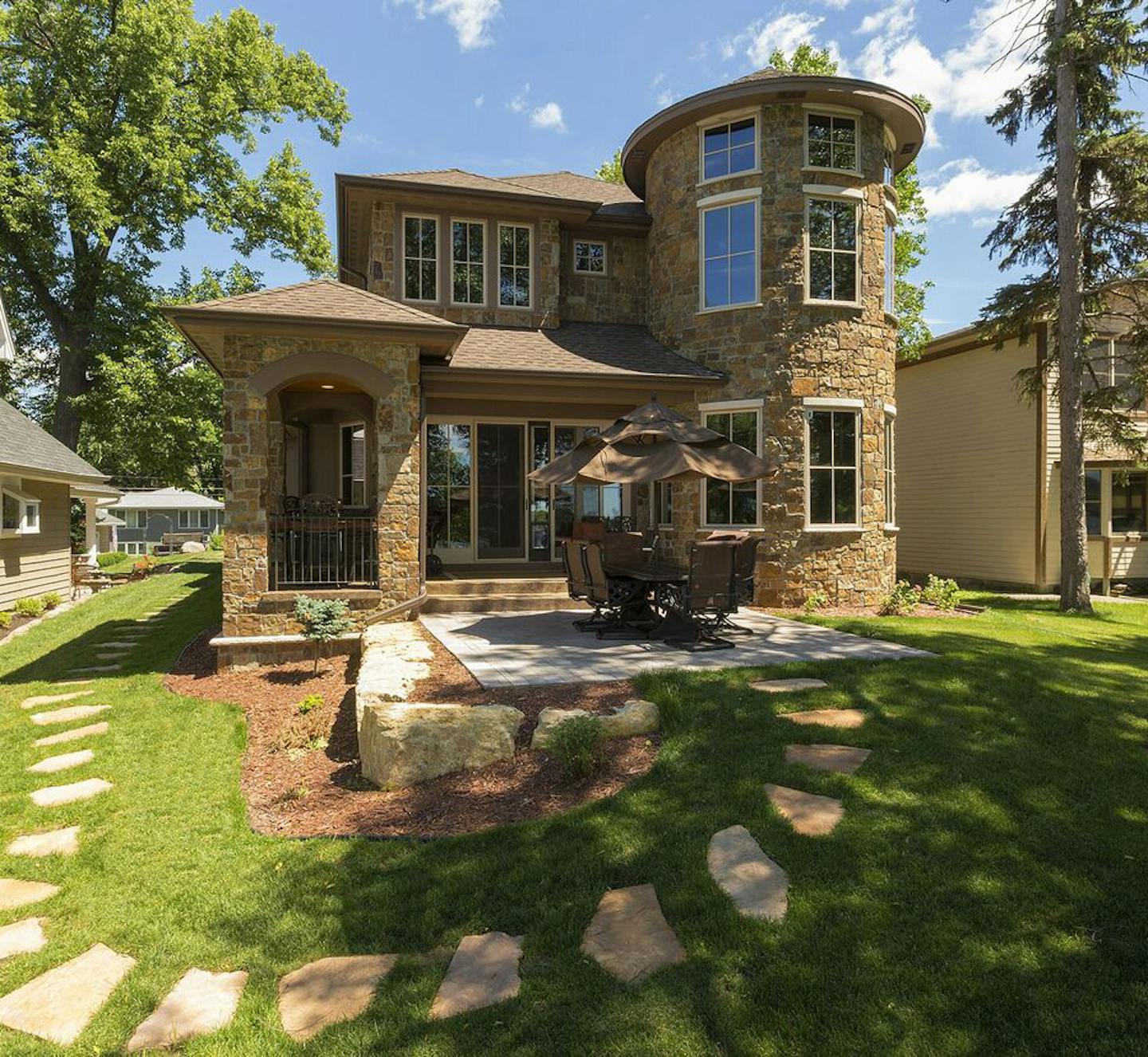 This Lake Minnetonka house in Mound replaced an older house that was torn down. Credit: Spacecrafting Photography and Swanson Homes. ORG XMIT: MIN1507301436580314