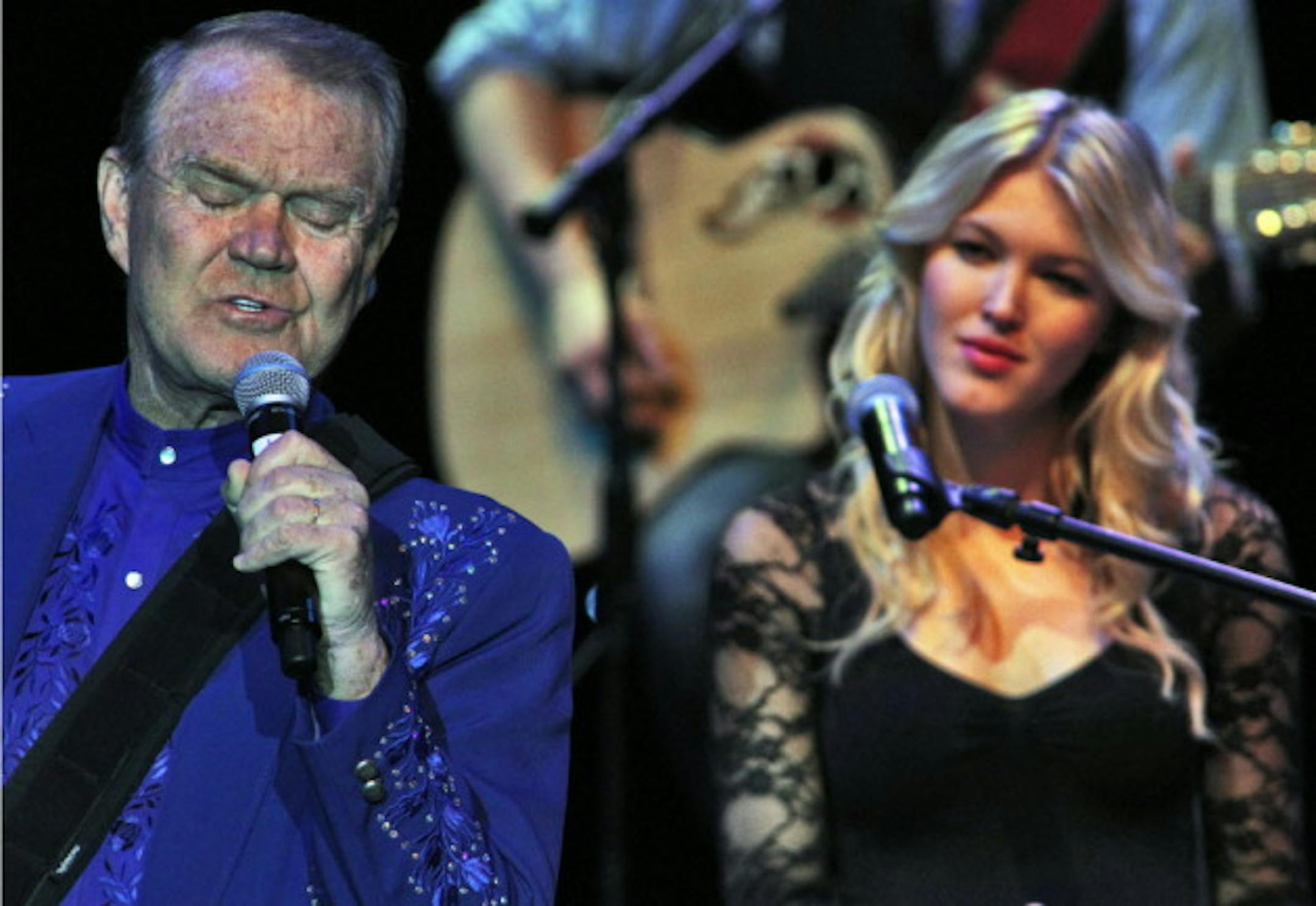 Glen Campbell and his daughter Ashley at Mystic Lake Casino in 2012/Star Tribune photo