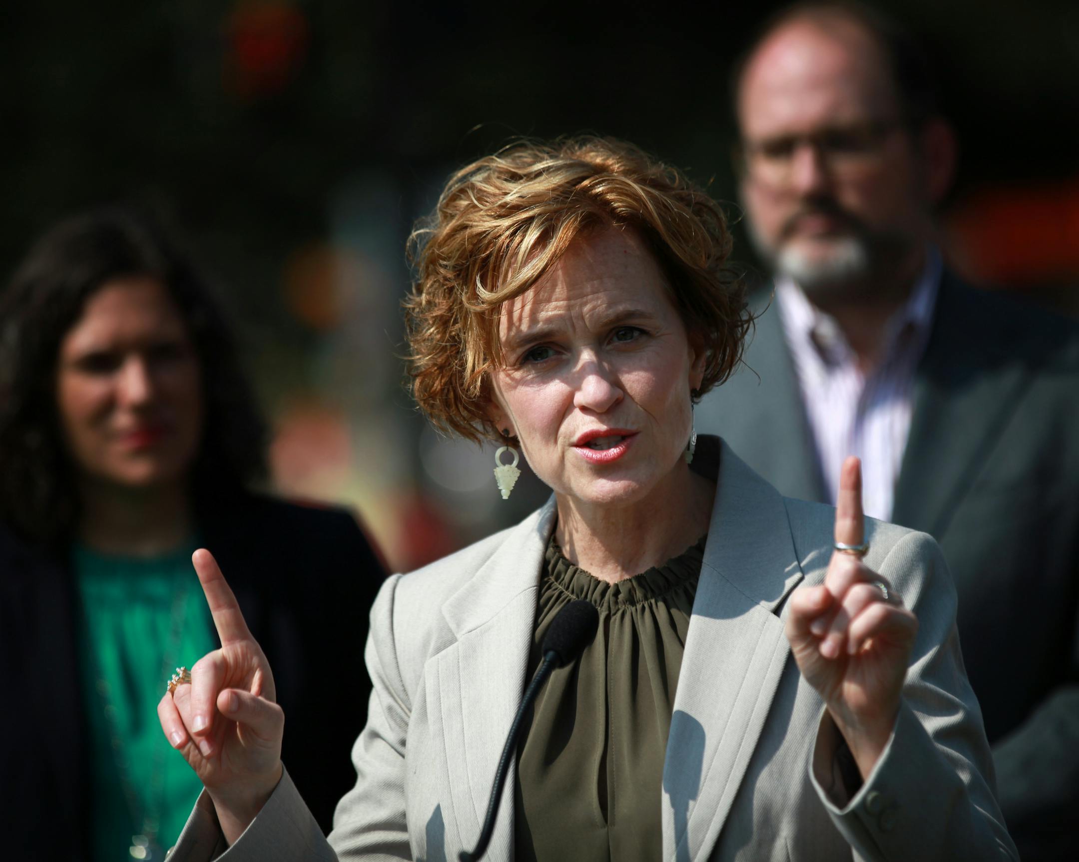 Mayor Betsy Hodges and Minneapolis city leaders announced their plans for a campaign to end traffic deaths and injuries by 2027.