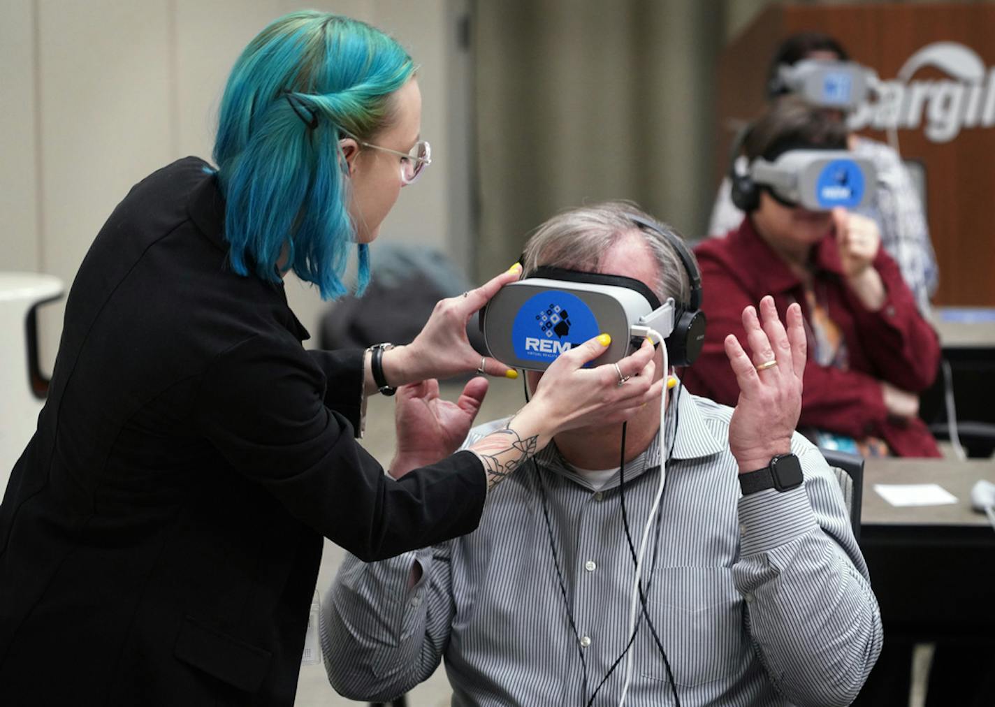 Meg Noakes of REM5 helped Cargill employees with headsets to watch the New York Times VR documentary "Traveling While Black."