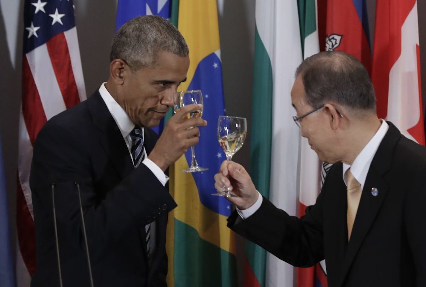 President Barack Obama and United Nations Secretary General Ban Ki-moon toast at a luncheon during the 71st session of the United Nations General Assembly at the UN headquarters, Tuesday, Sept. 20, 2016.