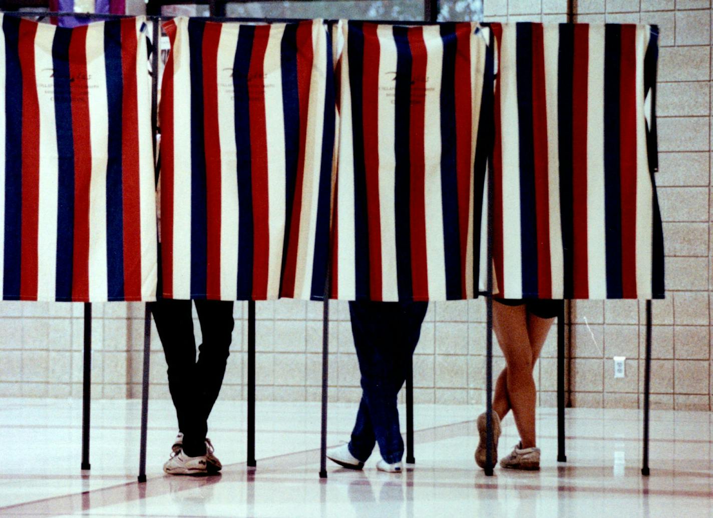 September 16, 1992 The primary shuffle Voters made their decisions behind curtains at St. Lutheran Church in Fridley Tuesday. Ballots at this polling place included both the IR and DFL races in the Sixth Congressional District and the DFL race in state Senate District 48. September 15, 1992 Jerry Holt, Minneapolis Star Tribune