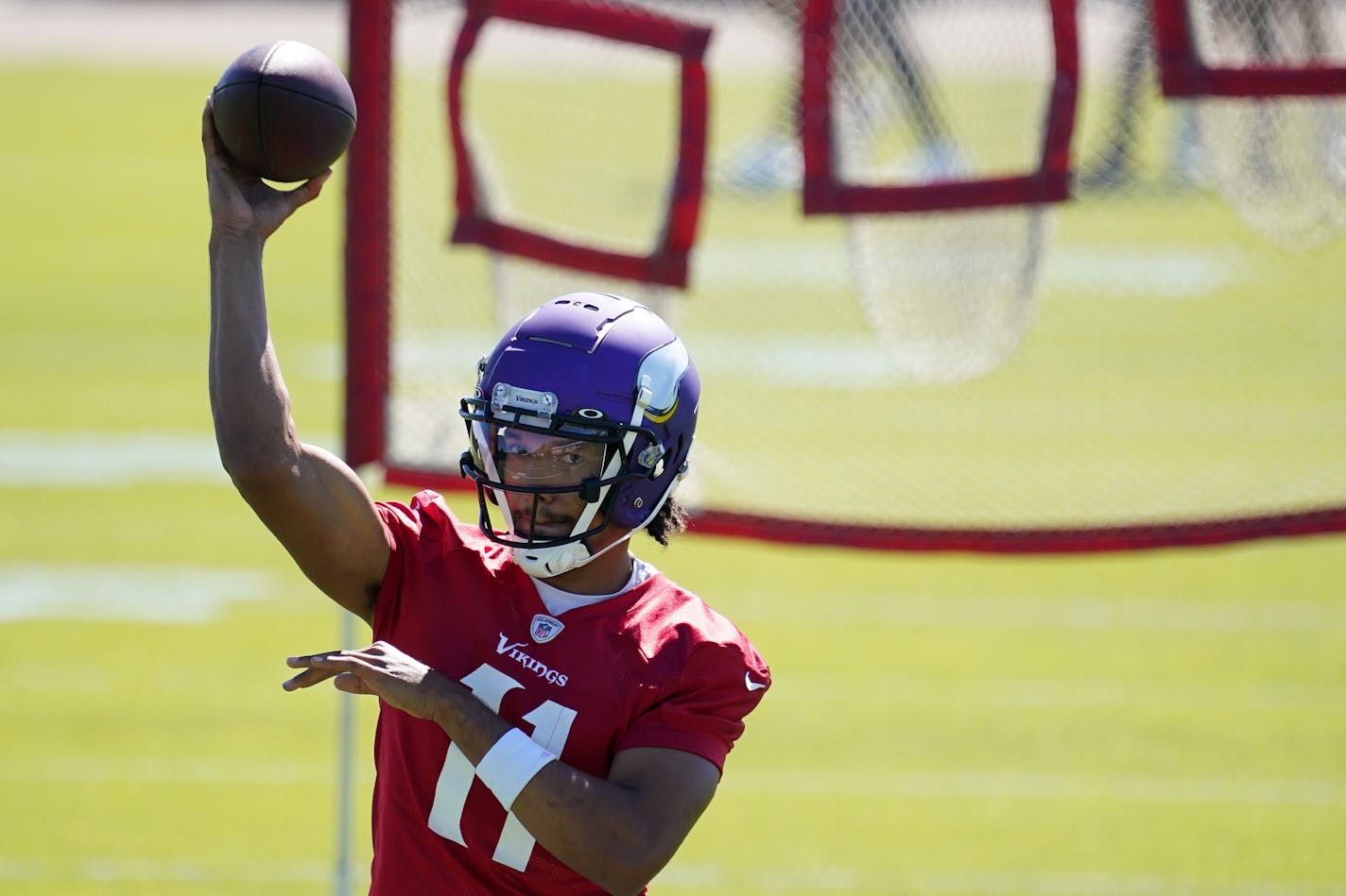 Minnesota Vikings quarterback Kellen Mond (11) practiced passing during the first day of mandatory minicamp Tuesday in Eagan. ] ANTHONY SOUFFLE • anthony.souffle@startribune.com