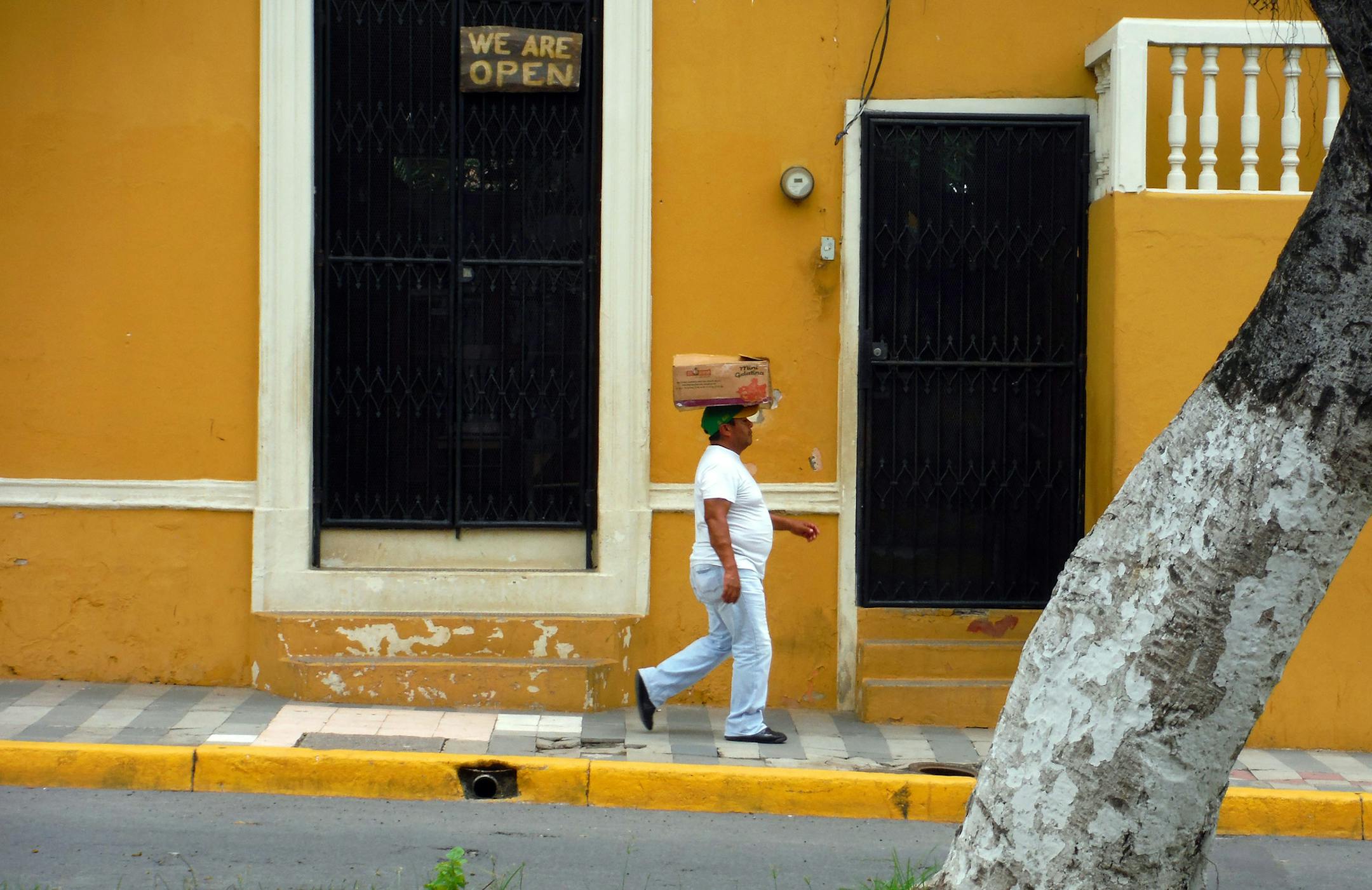 A common mode of transport in Granada. (Josh Noel/Chicago Tribune/TNS) ORG XMIT: 1166648