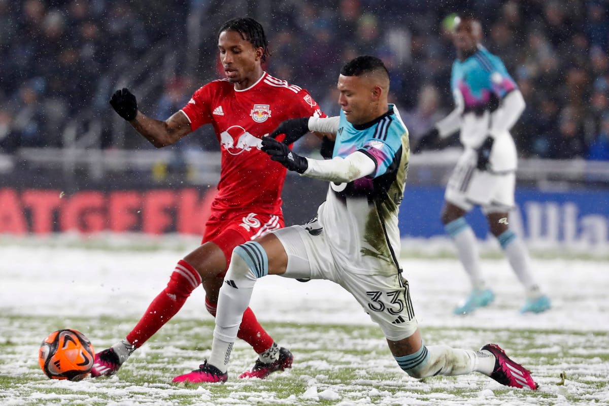 Loons midfielder Kervin Arriaga (33) battled New York Red Bulls defender Kyle Duncan for possession during the Loons’ 1-1 draw in their March 11 hom
