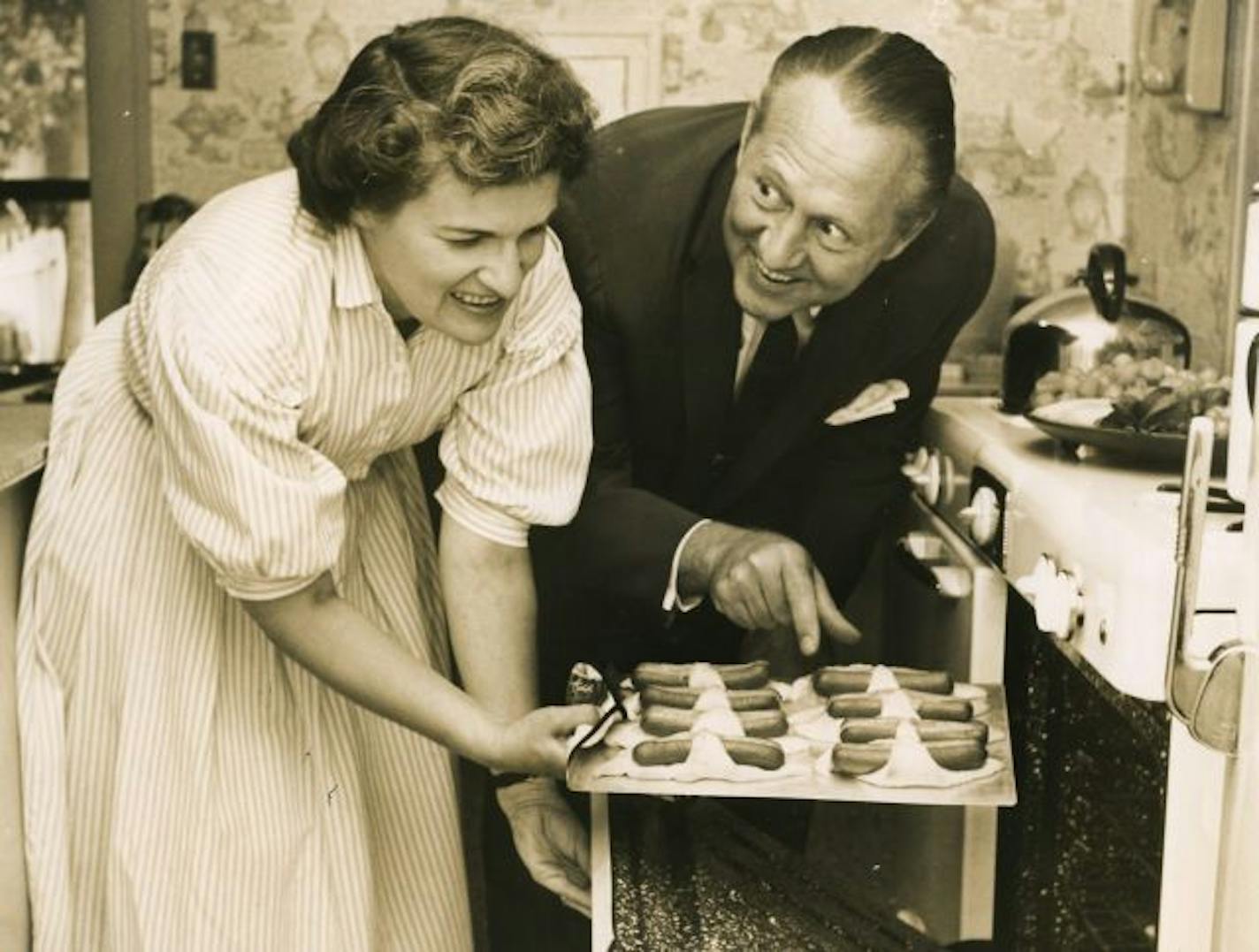 Art Linkletter with Minneapolis Tribune food columnist Mary Hart in 1961.